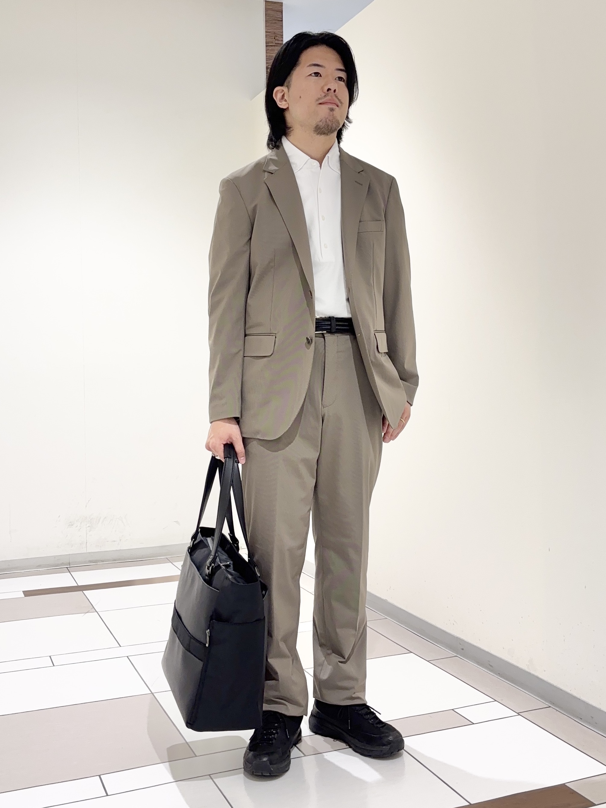 及川さんの「TAKEO KIKUCHI｜【360&deg;ストレッチ/軽量】None Of Stress ライト ジャケット（セットアップ対応）」を使ったコーディネート