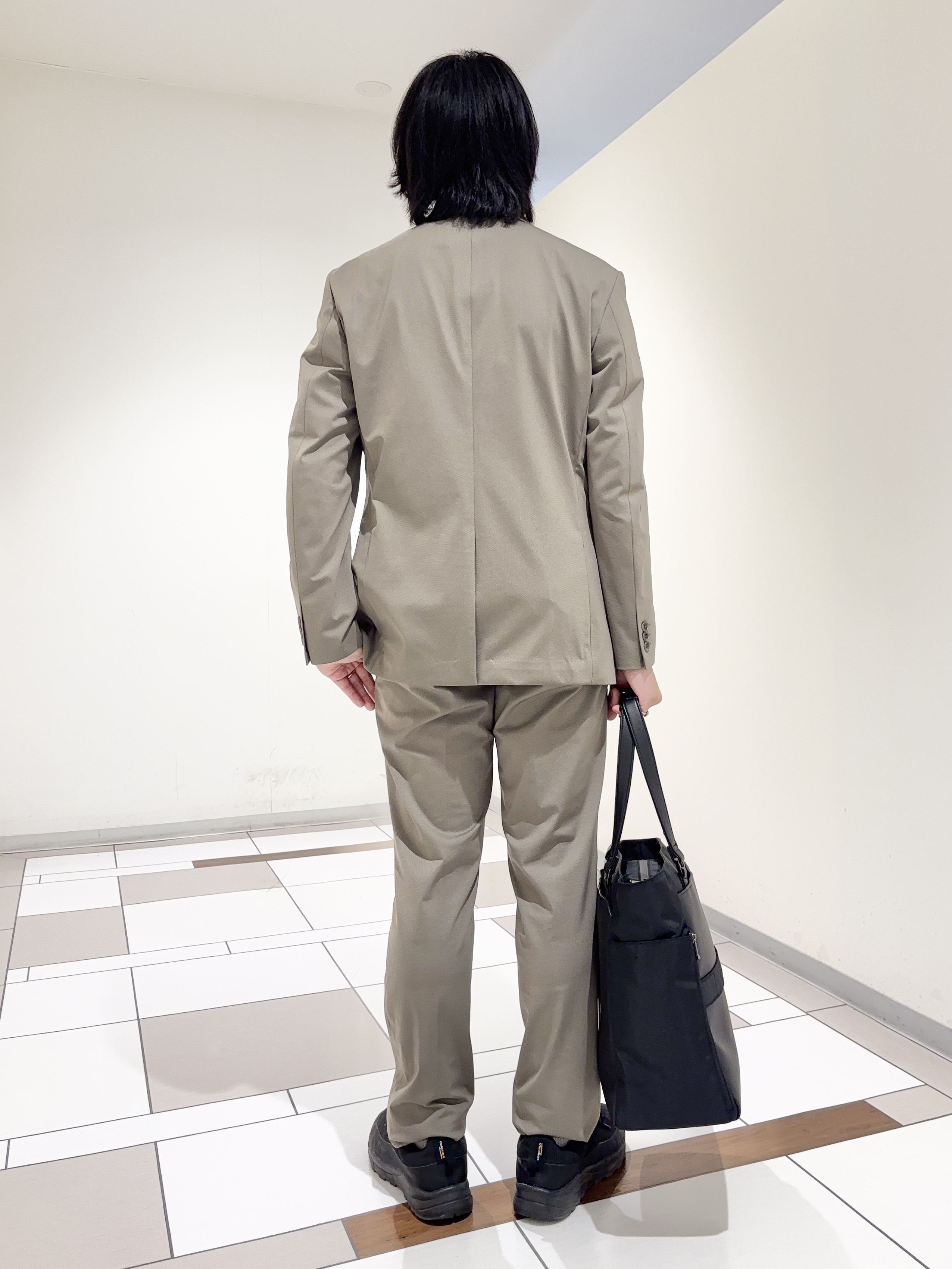 及川さんの「TAKEO KIKUCHI｜【360&deg;ストレッチ/軽量】None Of Stress ライト ジャケット（セットアップ対応）」を使ったコーディネート
