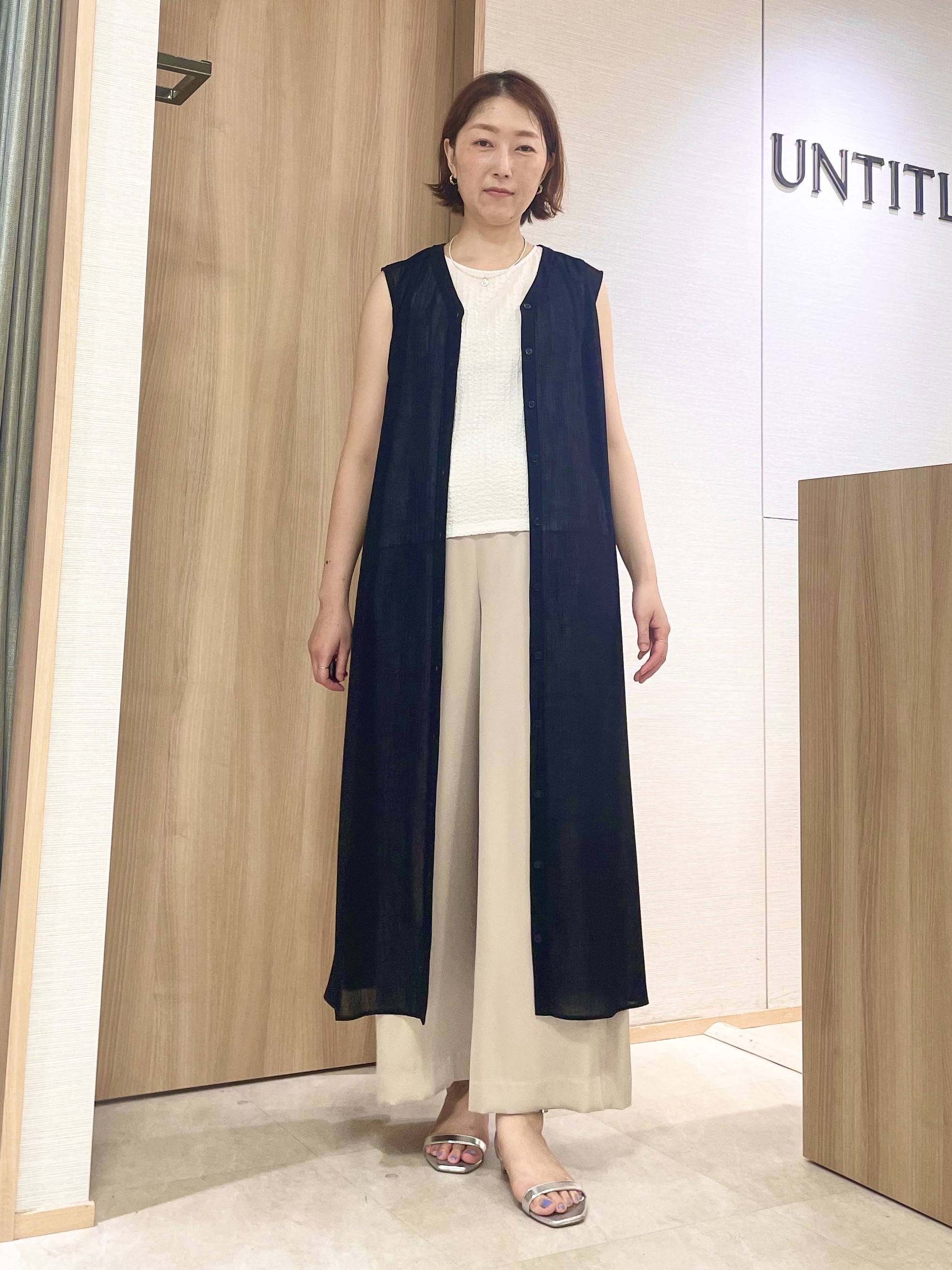 aliceさんの「UNTITLED｜【通気性/前開きボタン】シアーVネックワンピース」を使ったコーディネート