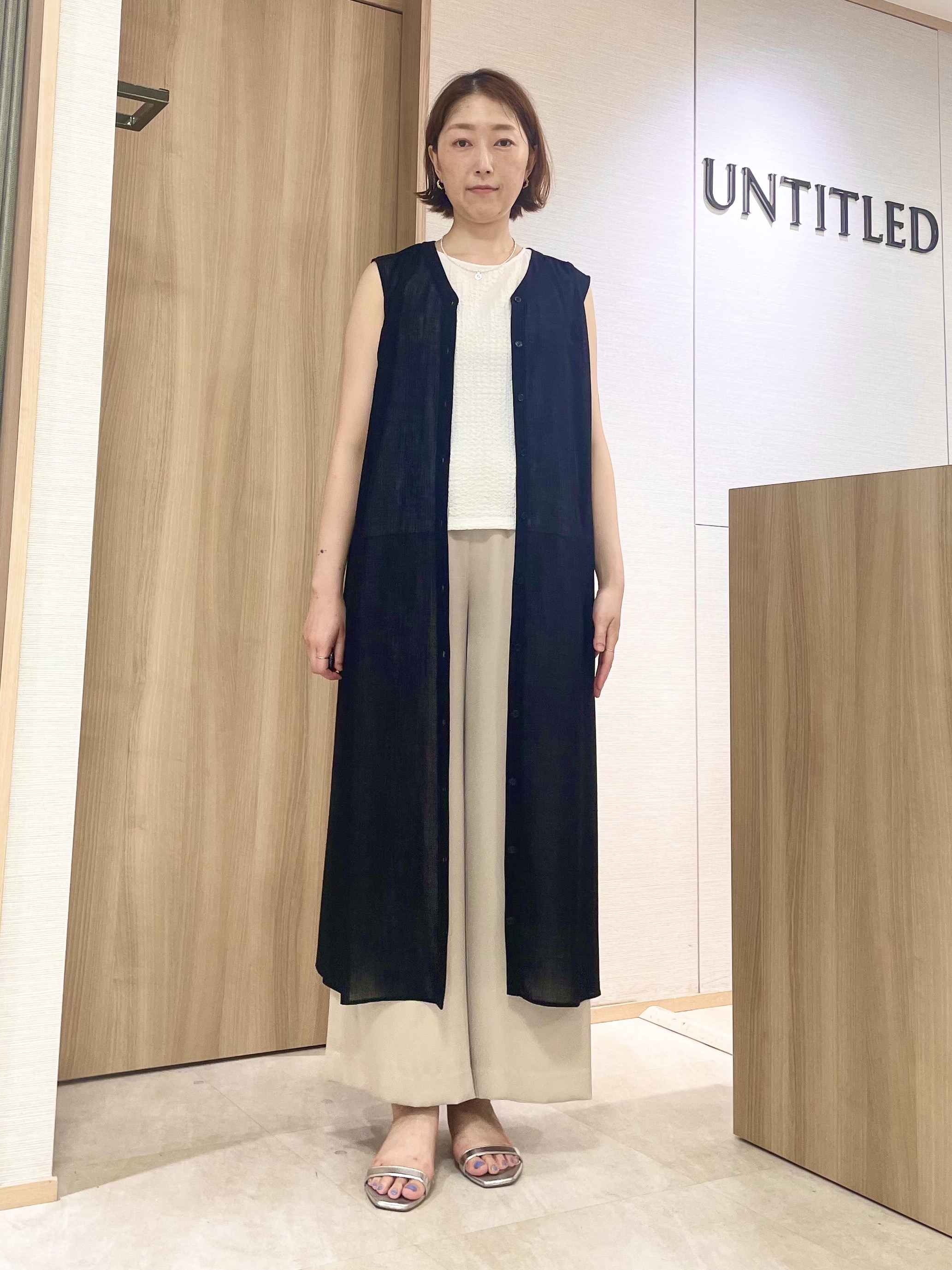 aliceさんの「UNTITLED｜【通気性/前開きボタン】シアーVネックワンピース」を使ったコーディネート