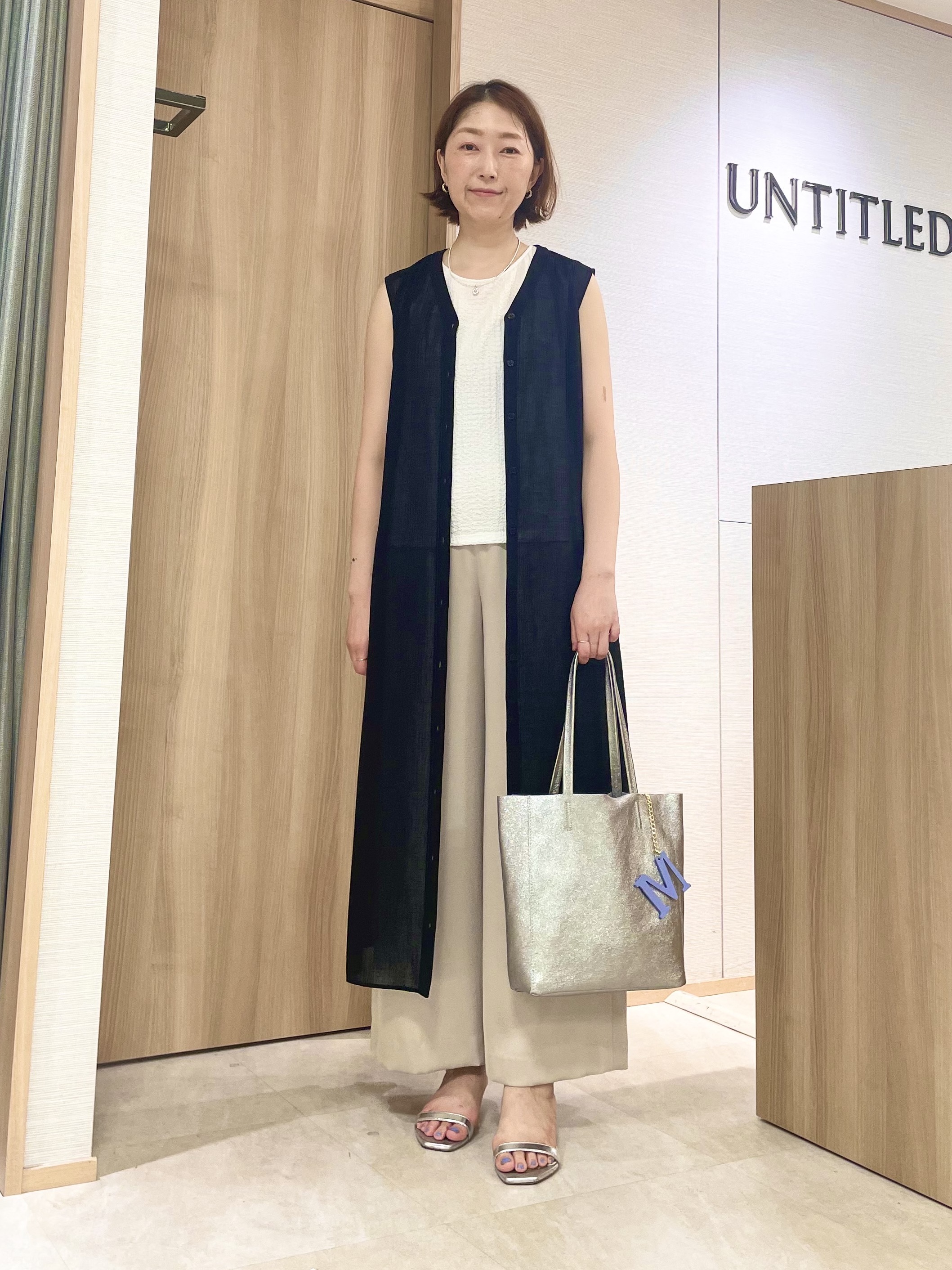 aliceさんの「UNTITLED｜【通気性/前開きボタン】シアーVネックワンピース」を使ったコーディネート