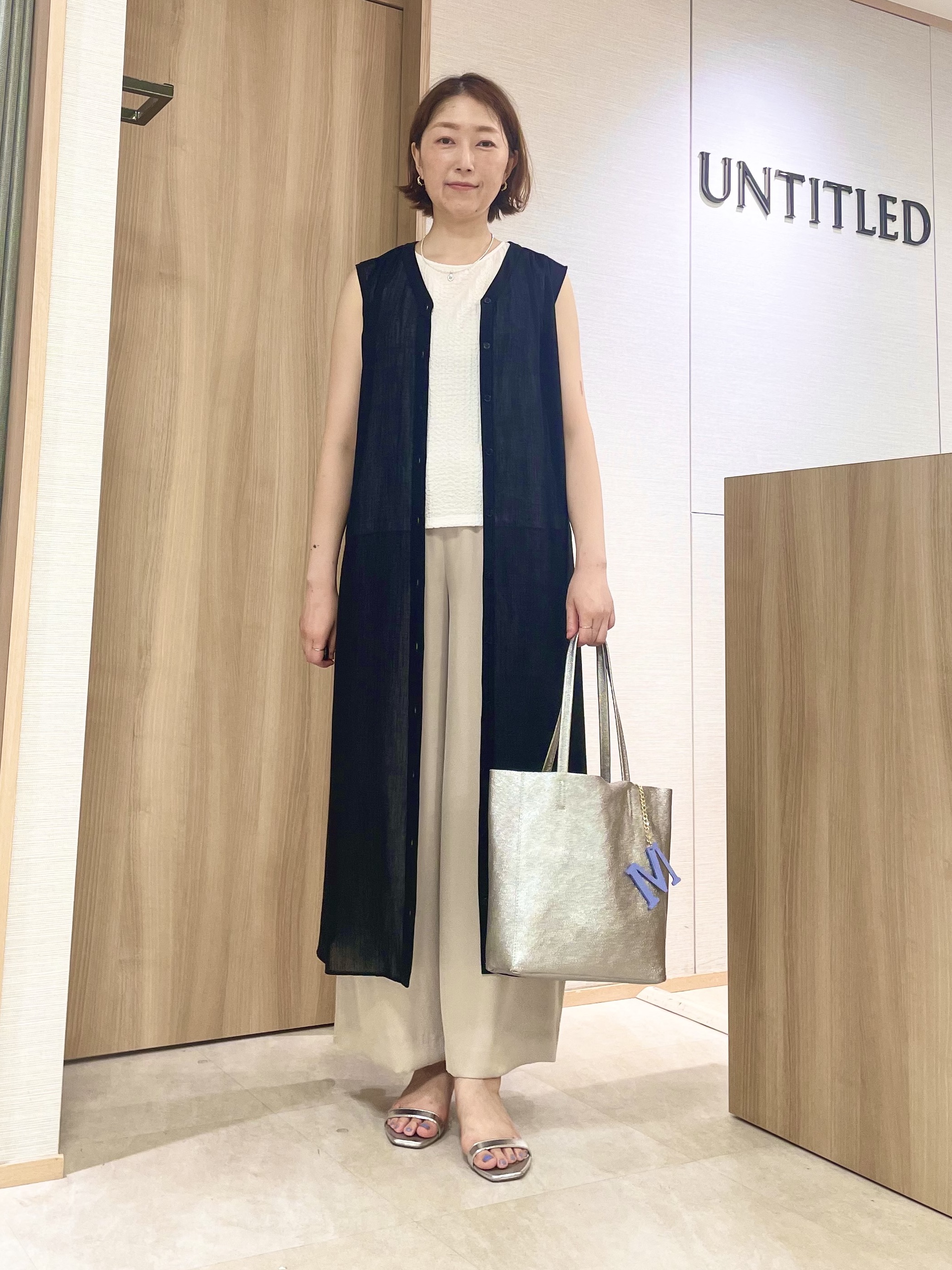 aliceさんの「UNTITLED｜【通気性/前開きボタン】シアーVネックワンピース」を使ったコーディネート