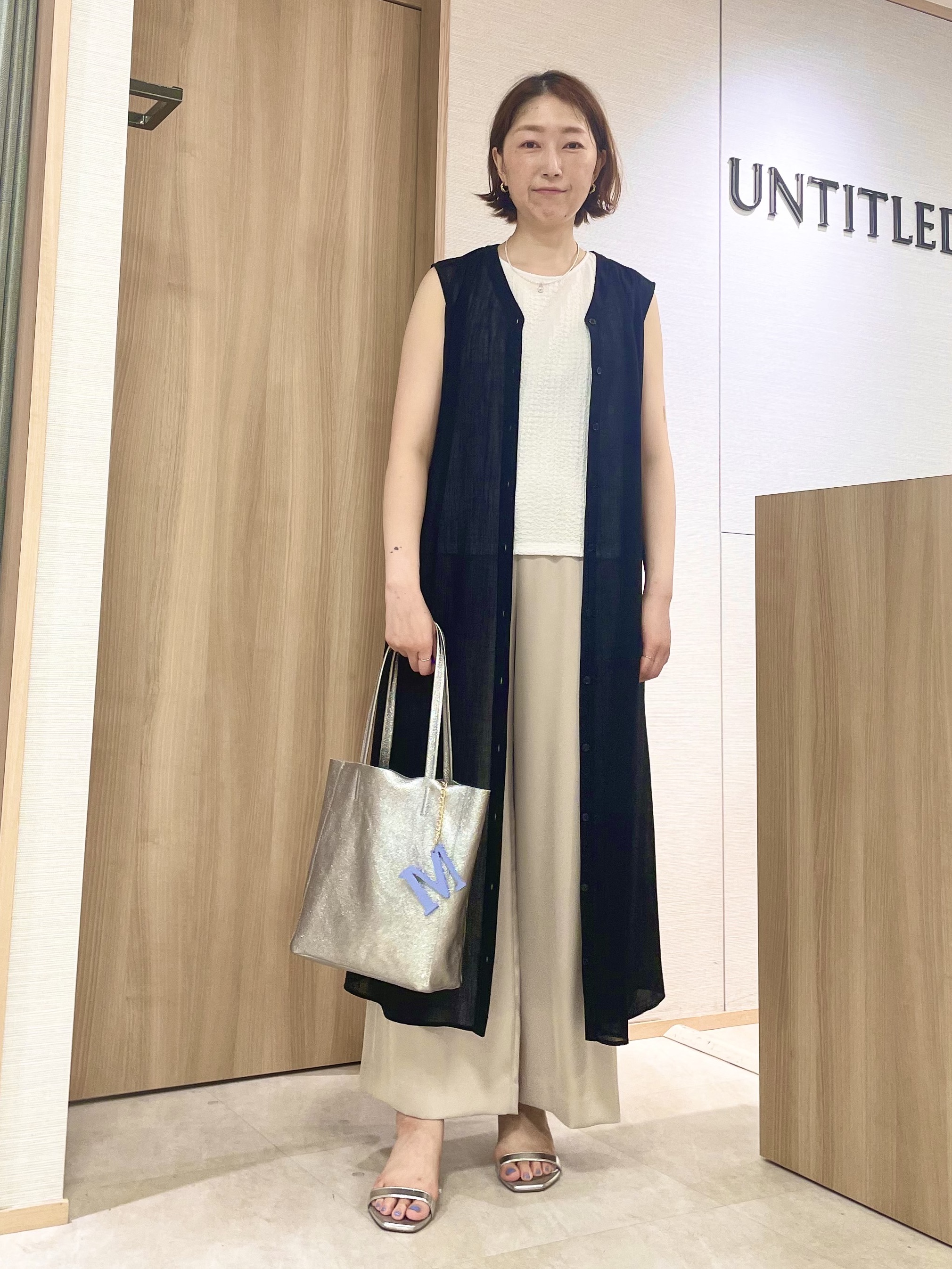 aliceさんの「UNTITLED｜【通気性/前開きボタン】シアーVネックワンピース」を使ったコーディネート