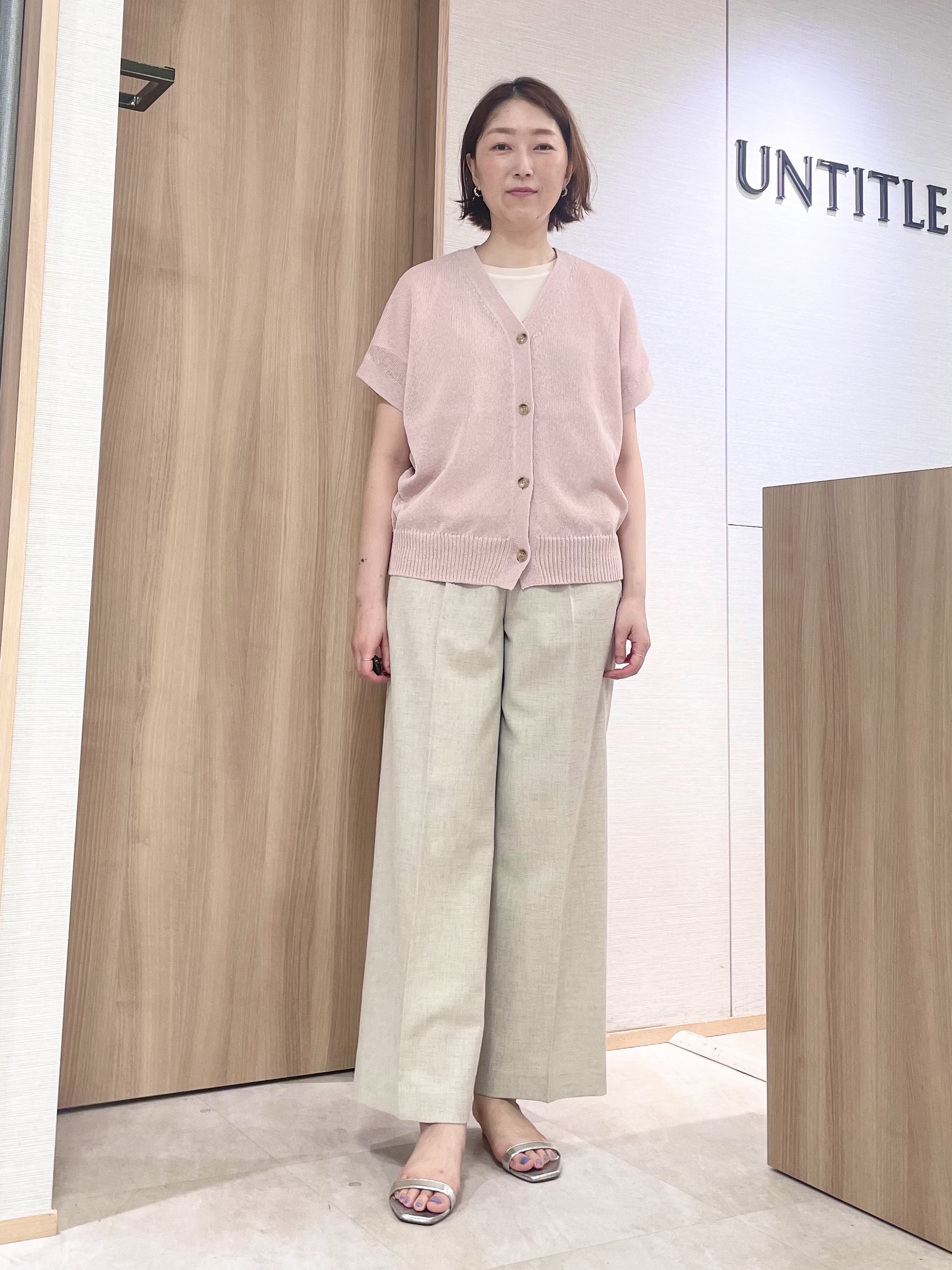 aliceさんの「UNTITLED｜【洗える/清涼感】ドライタッチスリーブレスカーディガン」を使ったコーディネート