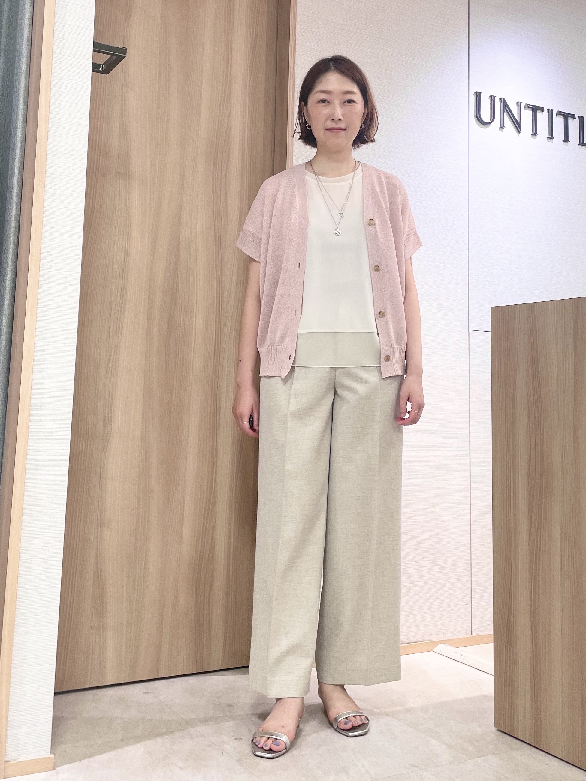 aliceさんの「UNTITLED｜【洗える/清涼感】ドライタッチスリーブレスカーディガン」を使ったコーディネート