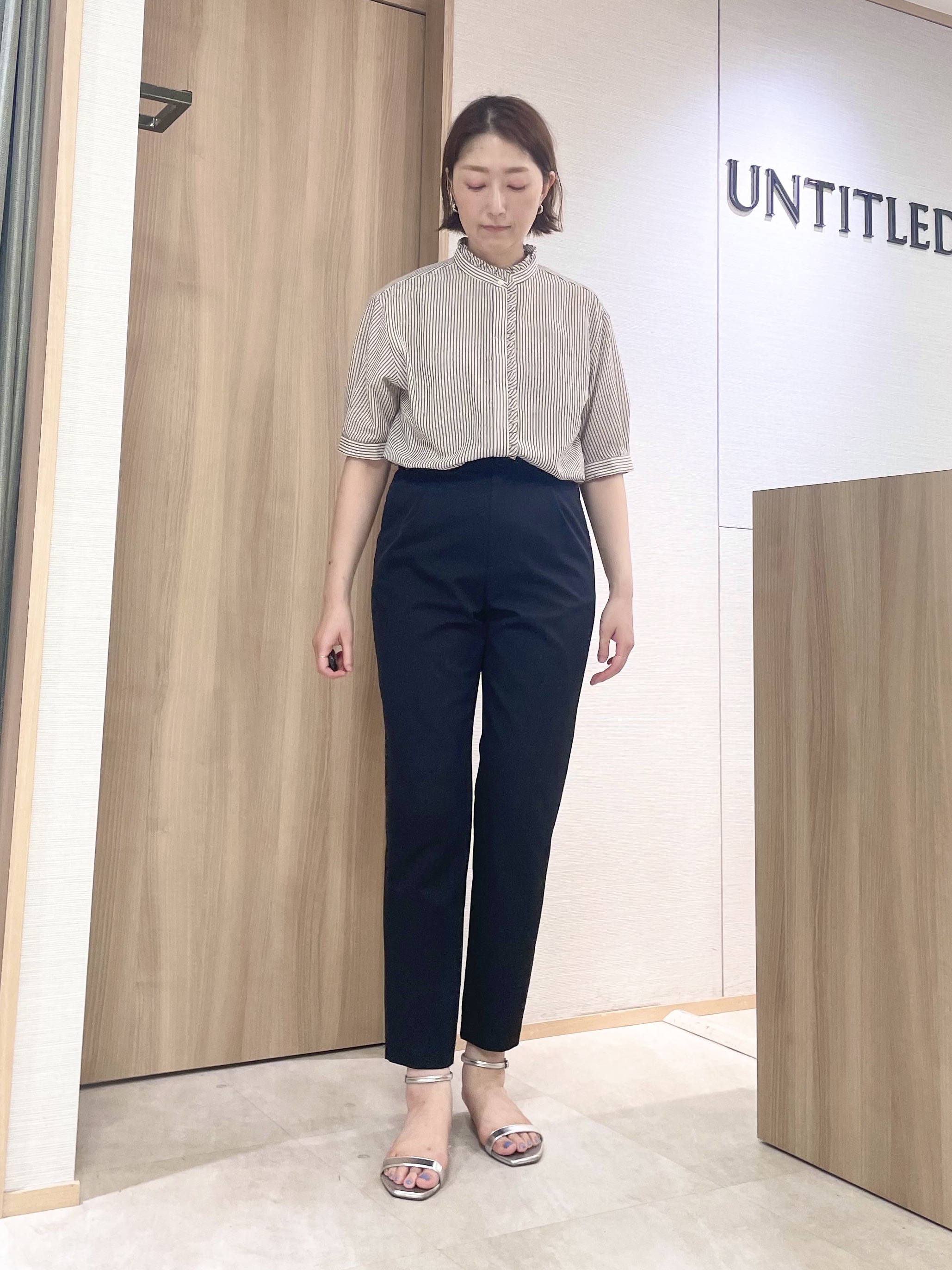 aliceさんの「UNTITLED｜【接触冷感/通気性/洗える】スタンドカラーフリルブラウス」を使ったコーディネート