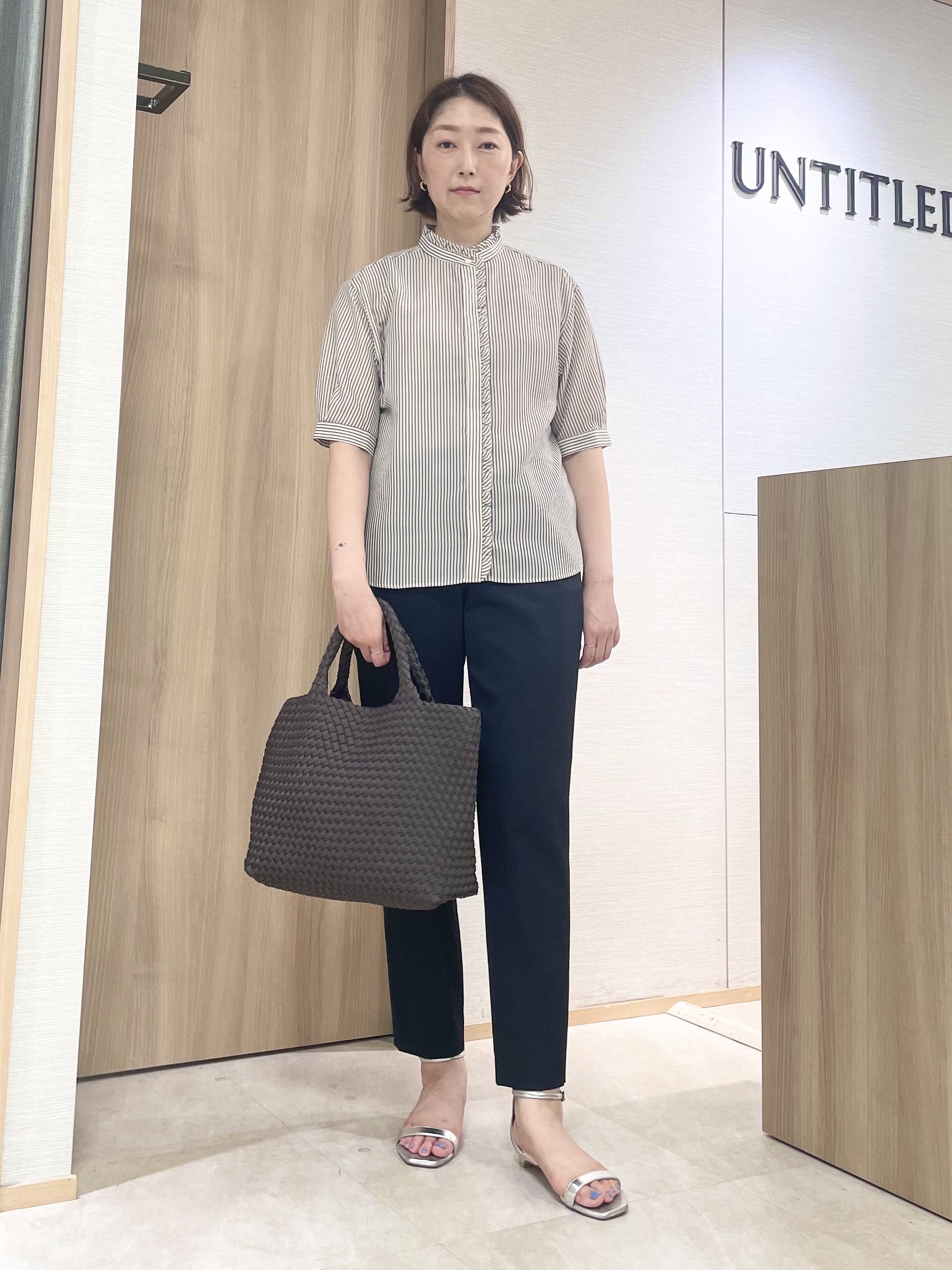 aliceさんの「UNTITLED｜【接触冷感/通気性/洗える】スタンドカラーフリルブラウス」を使ったコーディネート