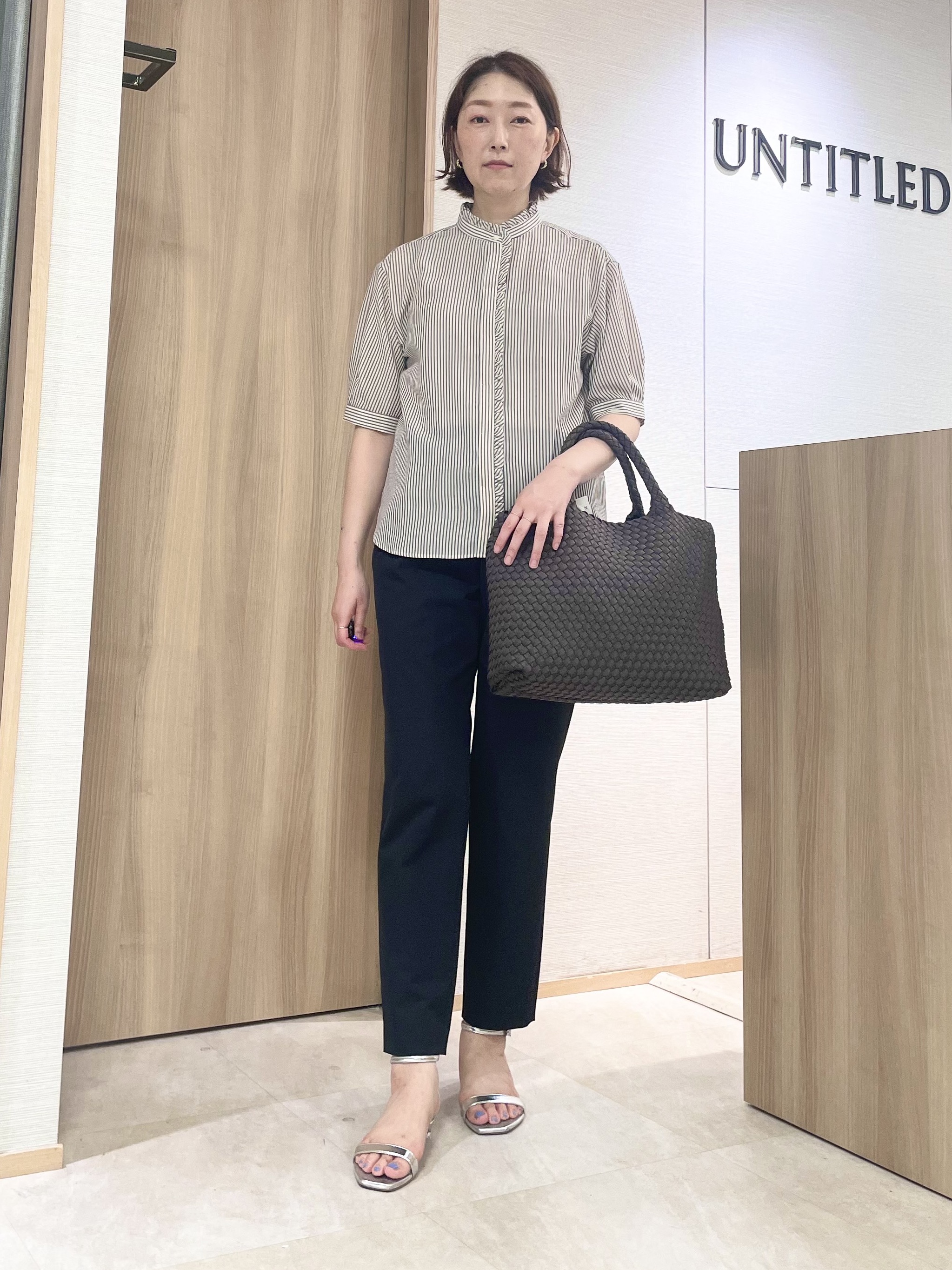 aliceさんの「UNTITLED｜【接触冷感/通気性/洗える】スタンドカラーフリルブラウス」を使ったコーディネート