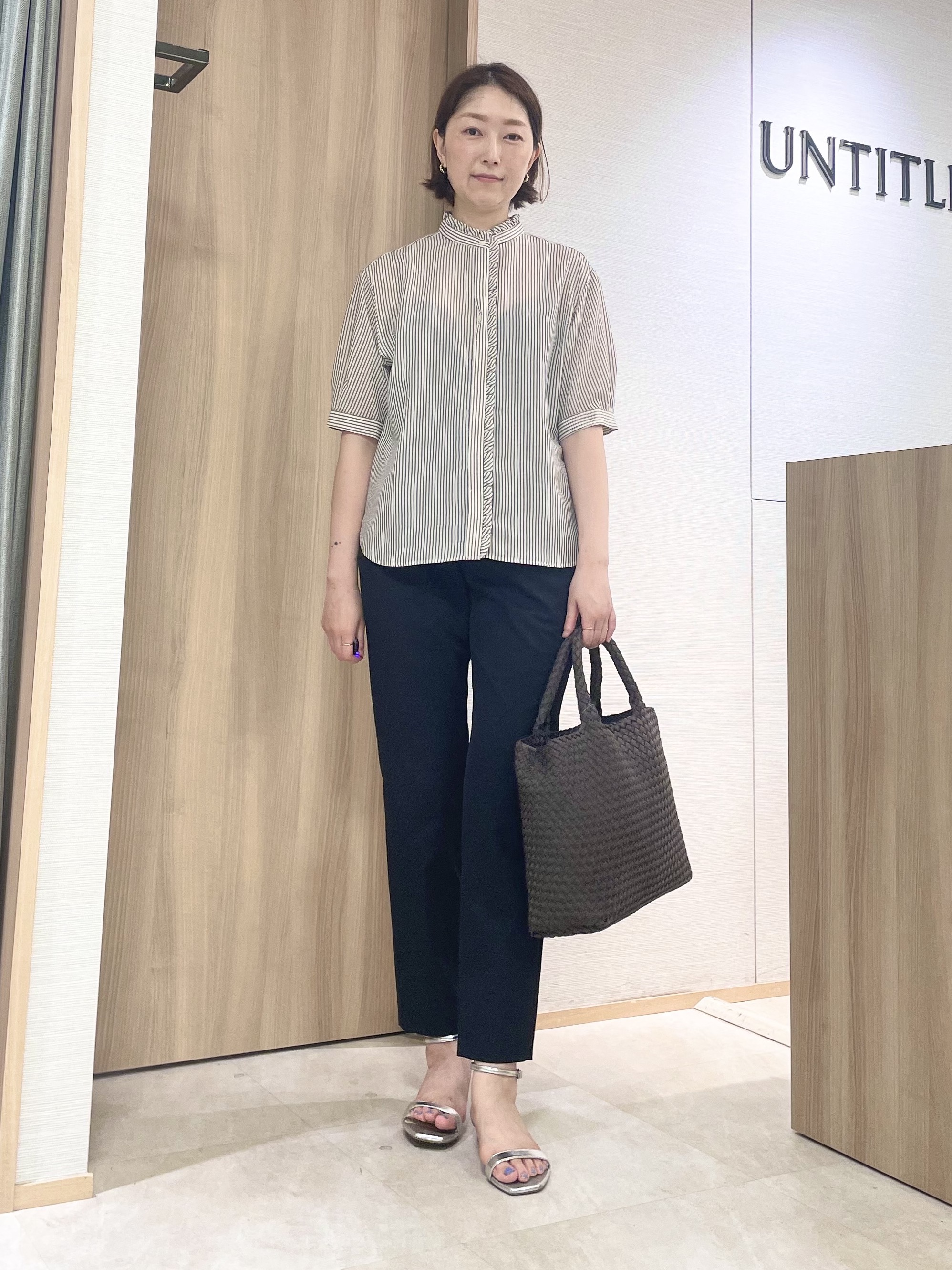 aliceさんの「UNTITLED｜【接触冷感/通気性/洗える】スタンドカラーフリルブラウス」を使ったコーディネート