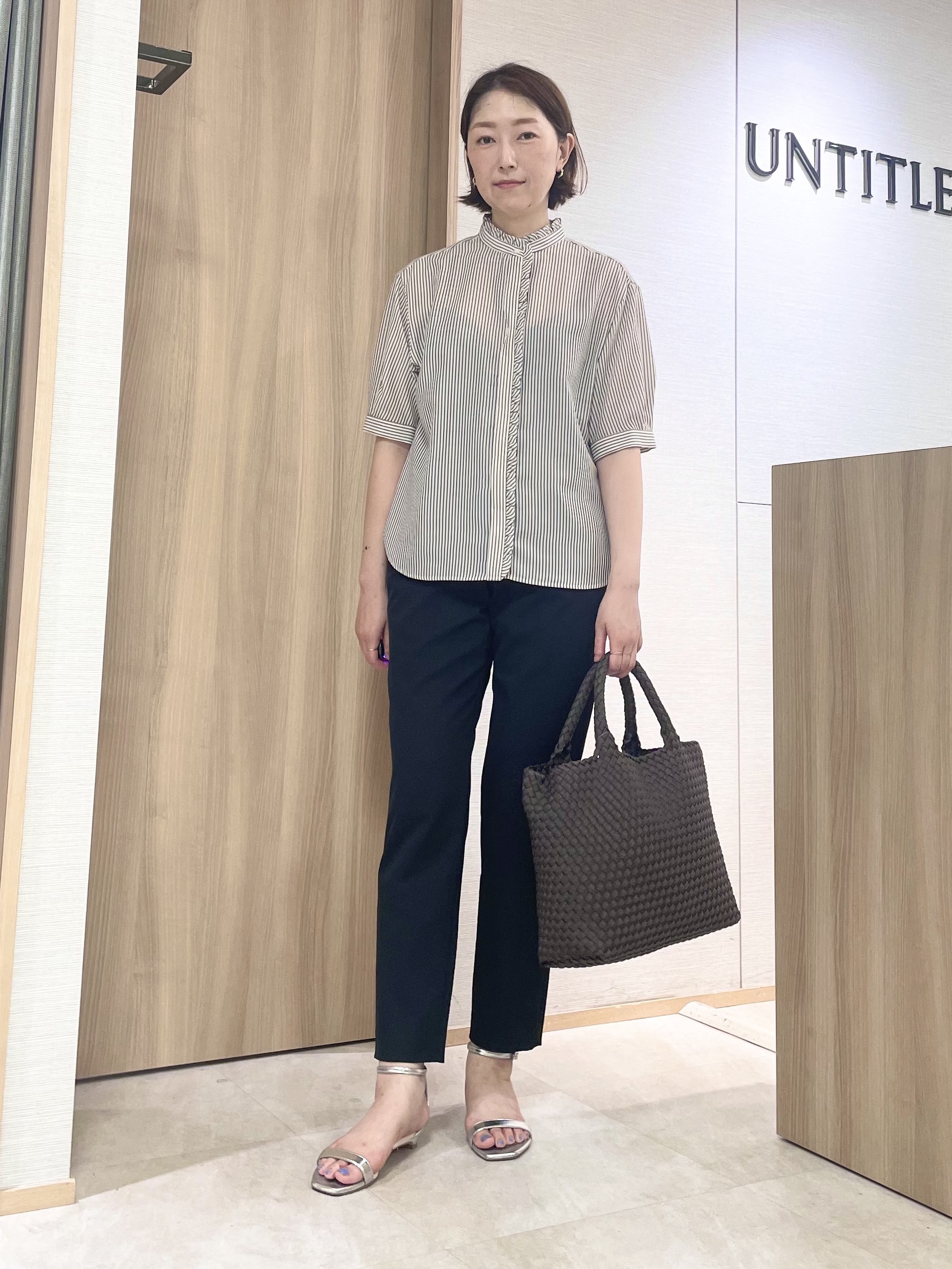 aliceさんの「UNTITLED｜【接触冷感/通気性/洗える】スタンドカラーフリルブラウス」を使ったコーディネート