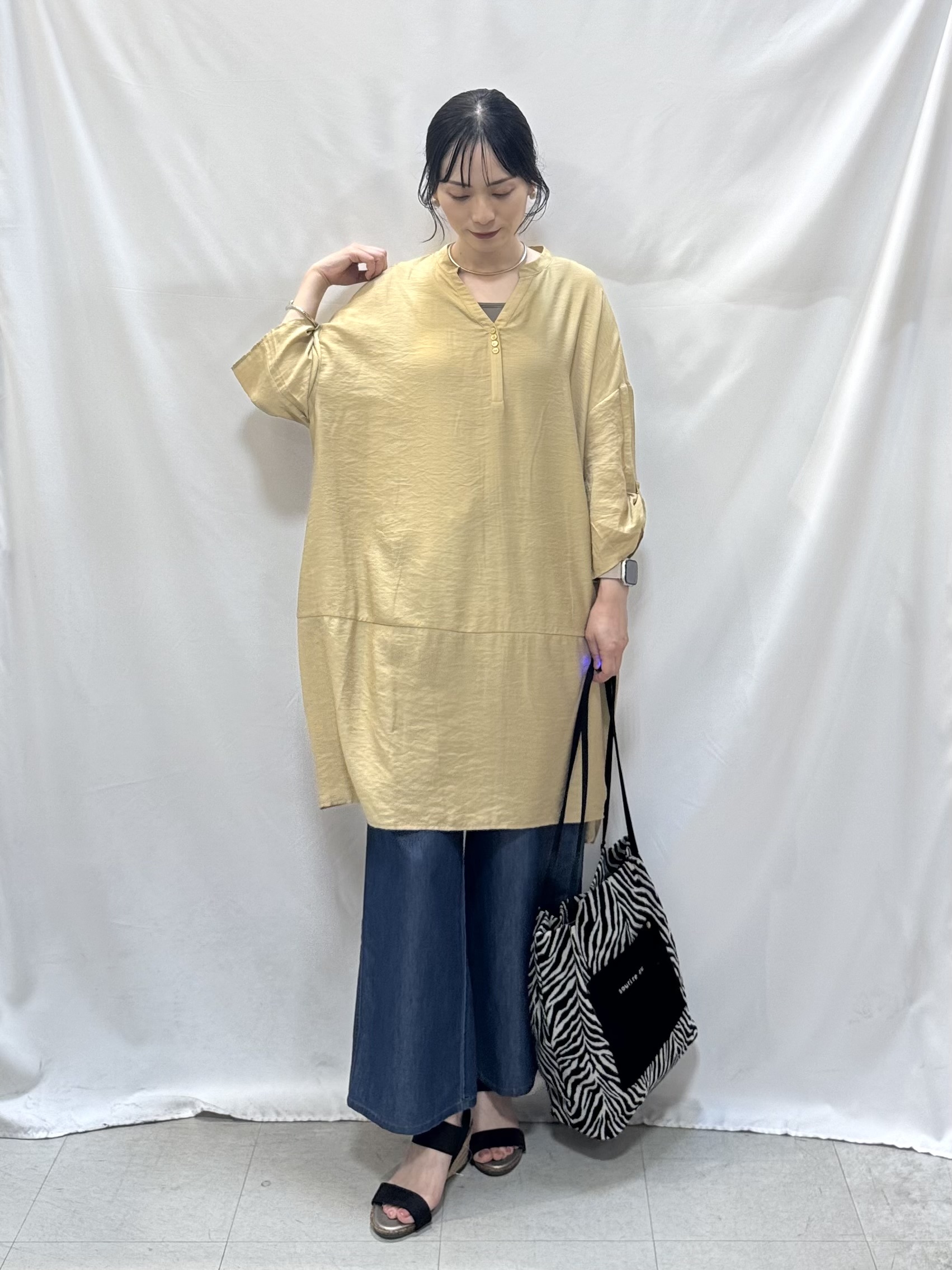 𝐇𝐢𝐫𝐨𝐦𝐢さんの「SHOO･LA･RUE｜【ひんやり/S-LL/洗濯機可】体型カバーにも ゆるっとリラックスチュニック」を使ったコーディネート