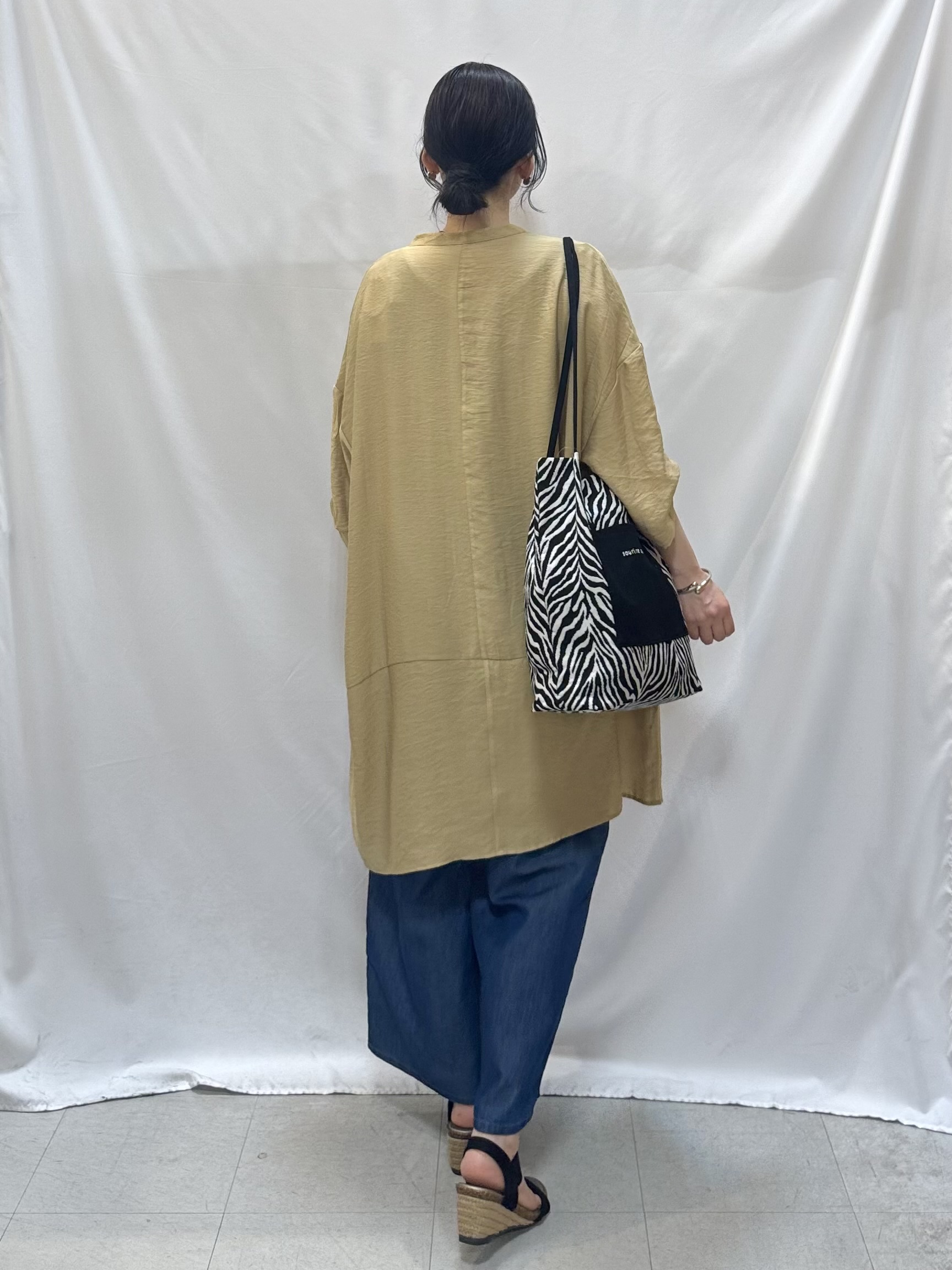 𝐇𝐢𝐫𝐨𝐦𝐢さんの「SHOO･LA･RUE｜【ひんやり/S-LL/洗濯機可】体型カバーにも ゆるっとリラックスチュニック」を使ったコーディネート