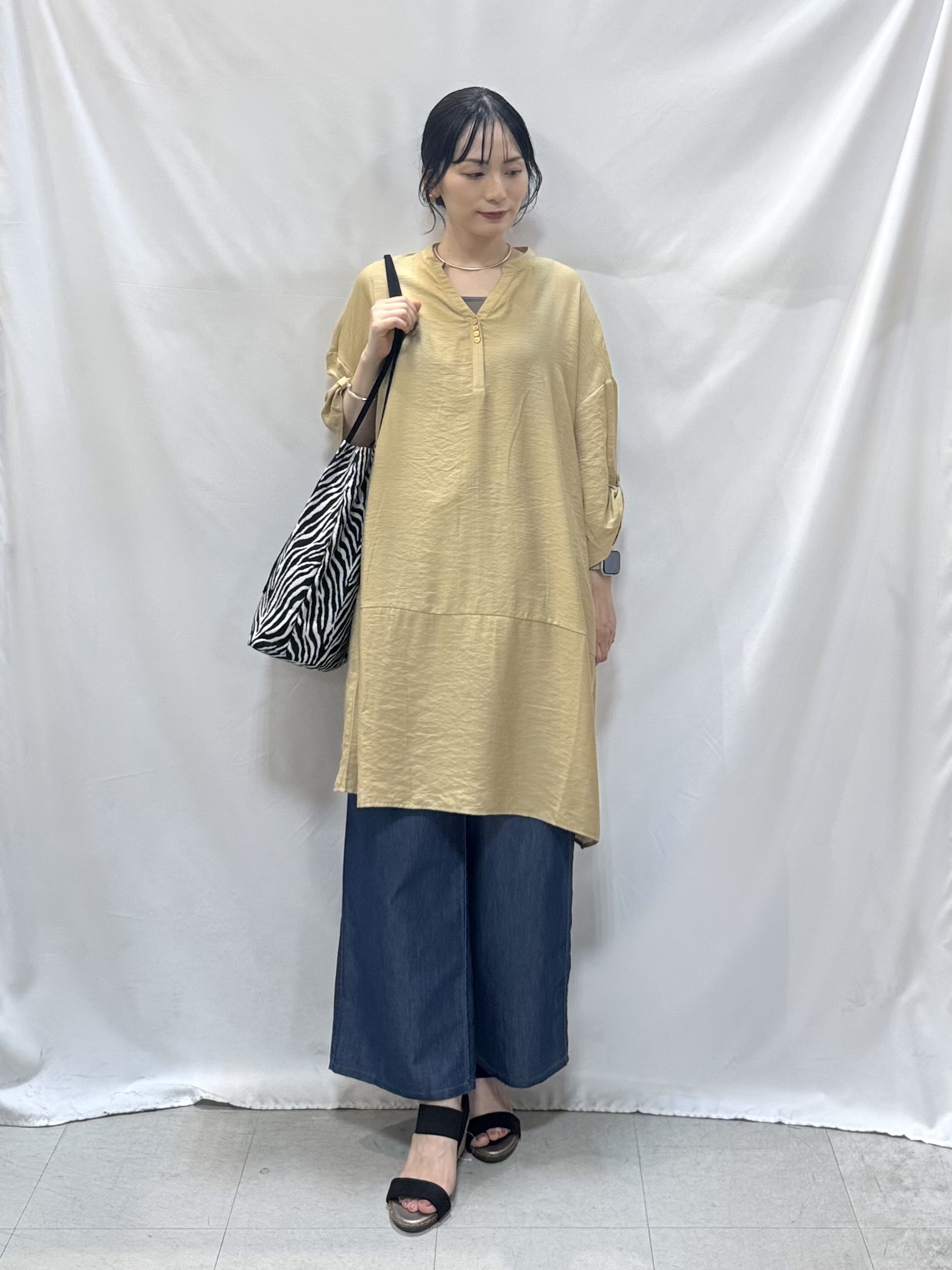𝐇𝐢𝐫𝐨𝐦𝐢さんの「SHOO･LA･RUE｜【ひんやり/S-LL/洗濯機可】体型カバーにも ゆるっとリラックスチュニック」を使ったコーディネート
