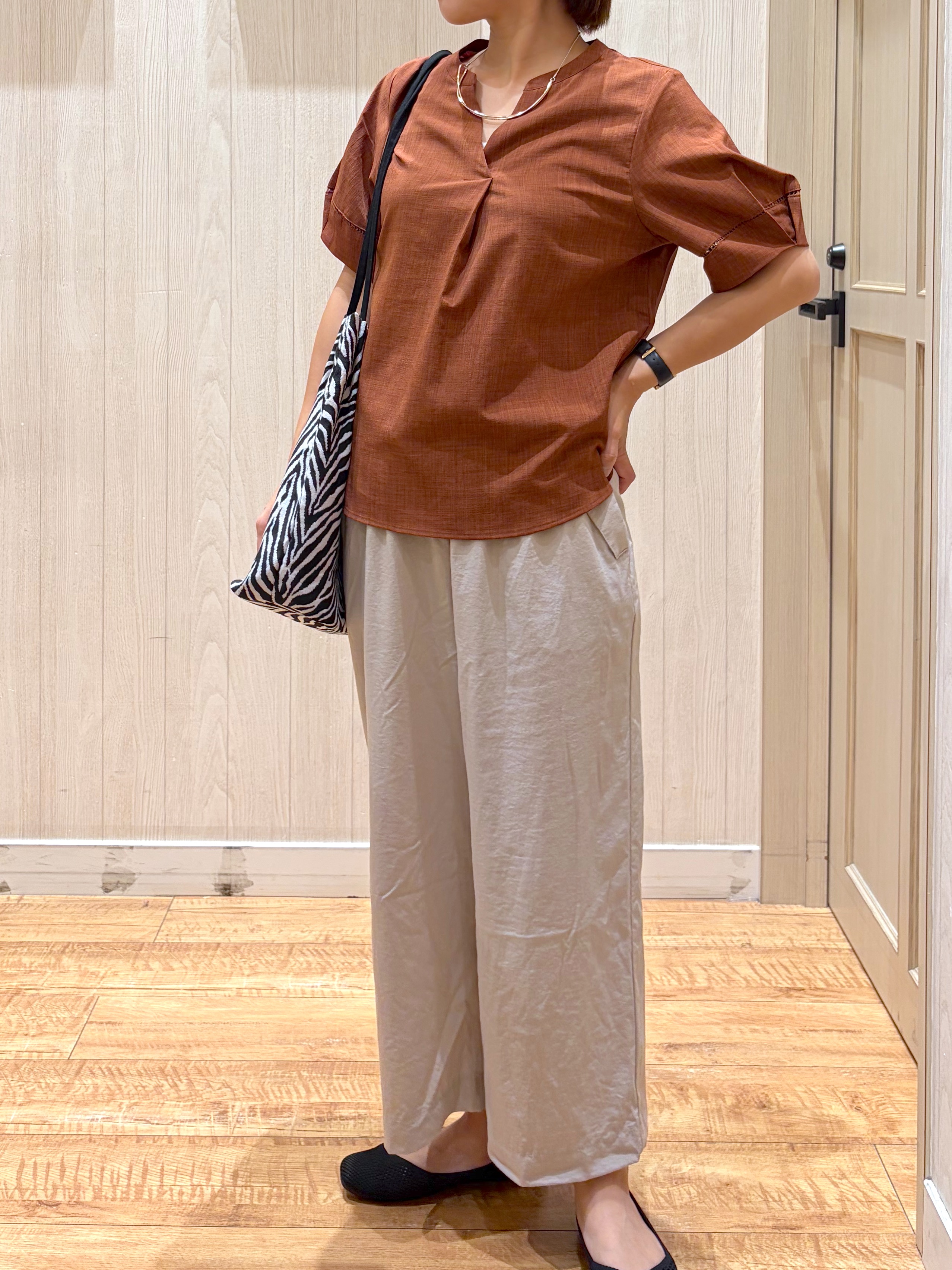 shirayuuuさんの「SHOO･LA･RUE｜【洗濯後しわになりにくい／インせずきまる】麻調ハシゴレーススキッパーブラウス」を使ったコーディネート