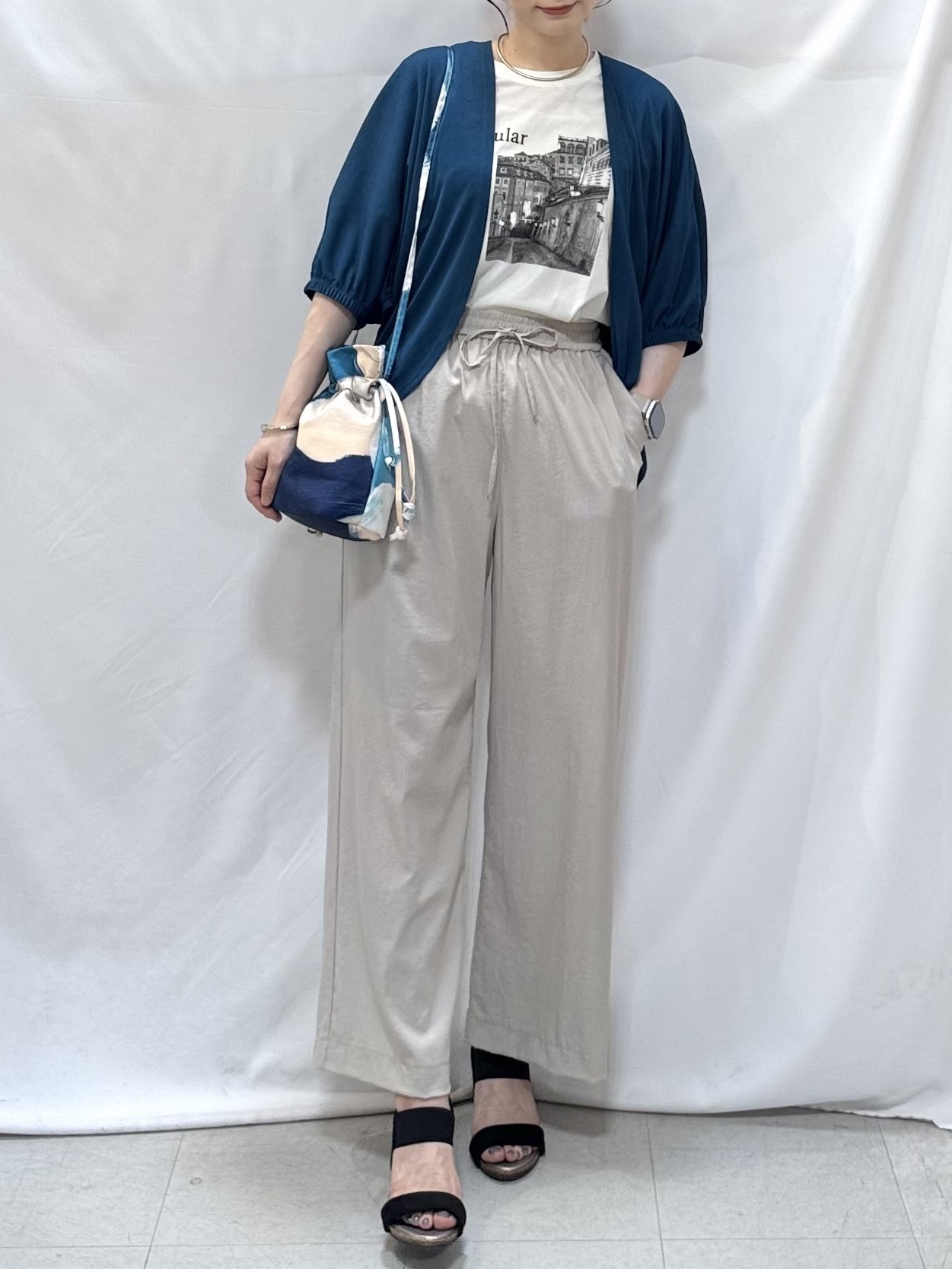 𝐇𝐢𝐫𝐨𝐦𝐢さんの「SHOO･LA･RUE｜【ひんやり/体型カバー】冷房、UV対策で持ってて安心 さらさら五分袖ボレロカーディガン」を使ったコーディネート