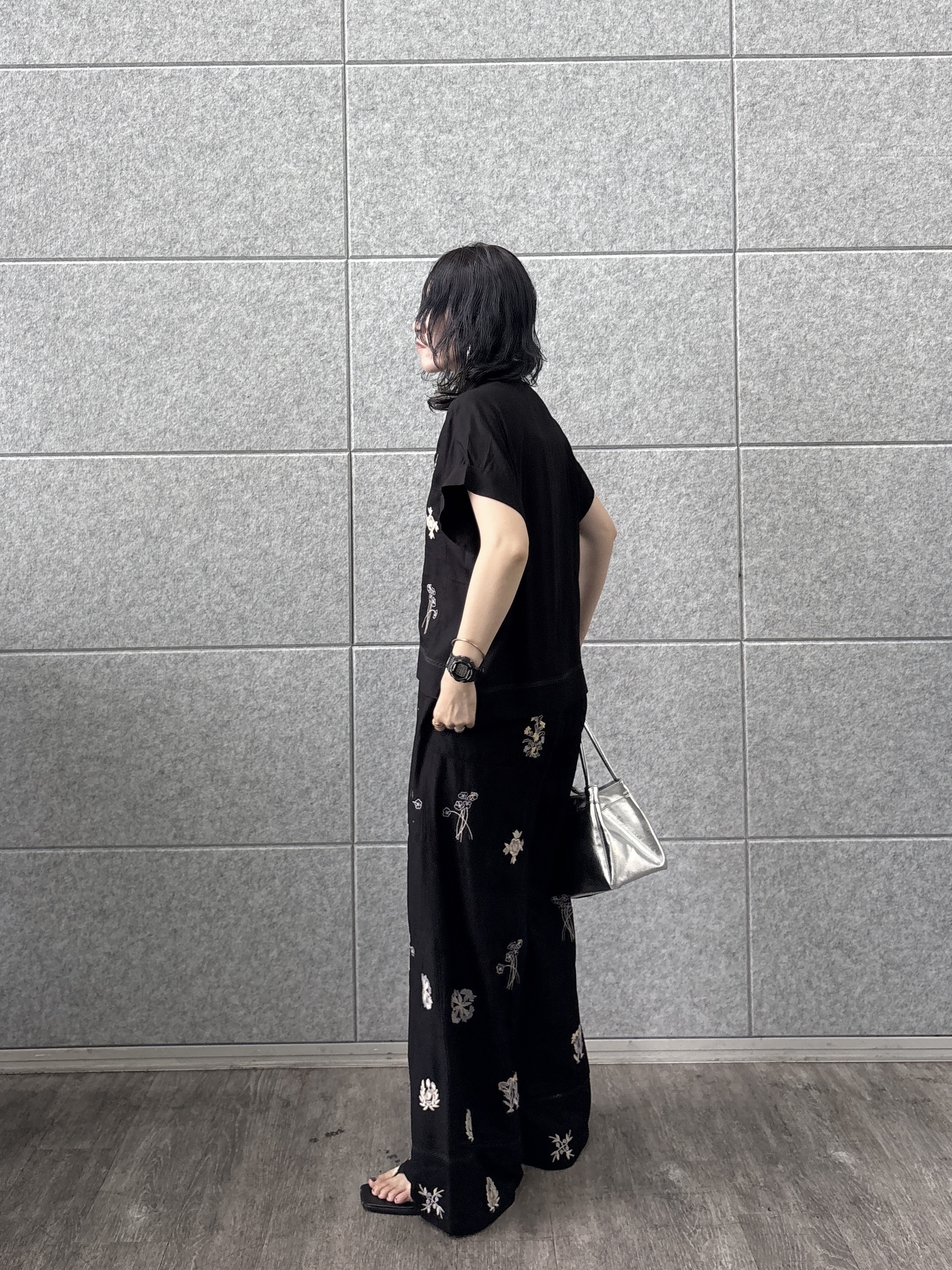 kotakiさんの「INDIVI｜アート刺繍半袖シャツ【セットアップ可能】」を使ったコーディネート