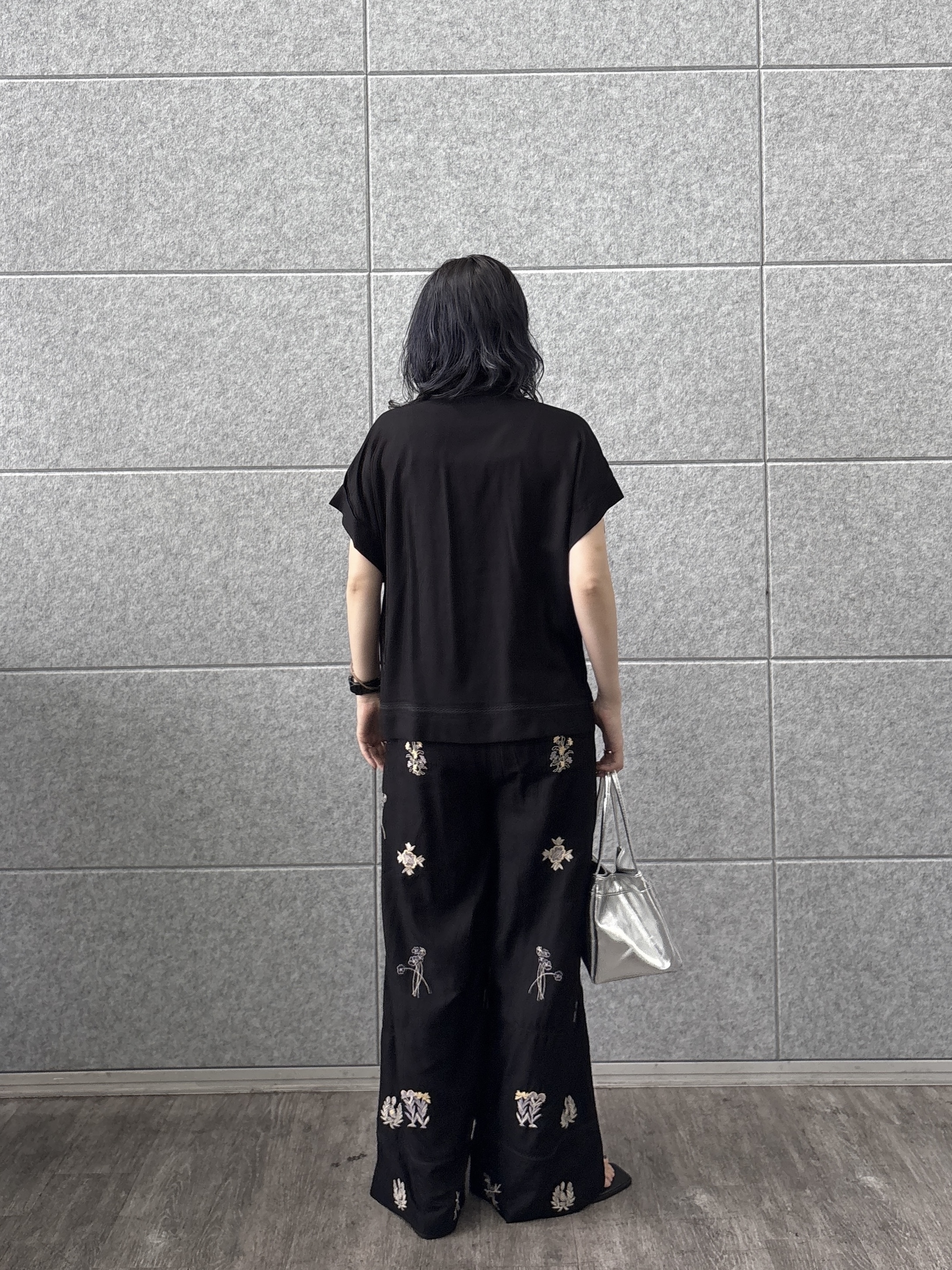 kotakiさんの「INDIVI｜アート刺繍半袖シャツ【セットアップ可能】」を使ったコーディネート
