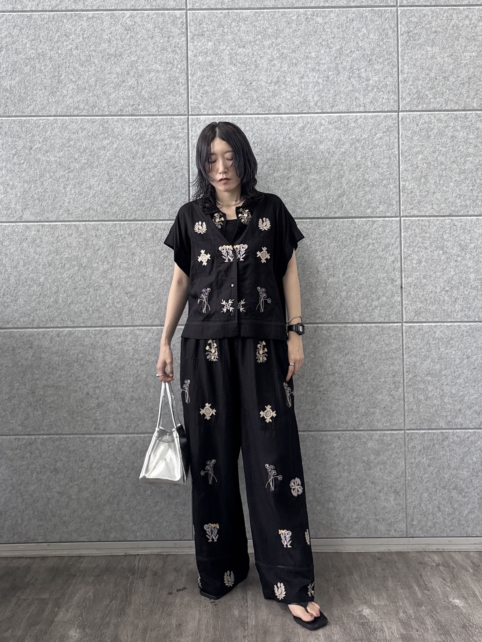 kotakiさんの「INDIVI｜アート刺繍半袖シャツ【セットアップ可能】」を使ったコーディネート