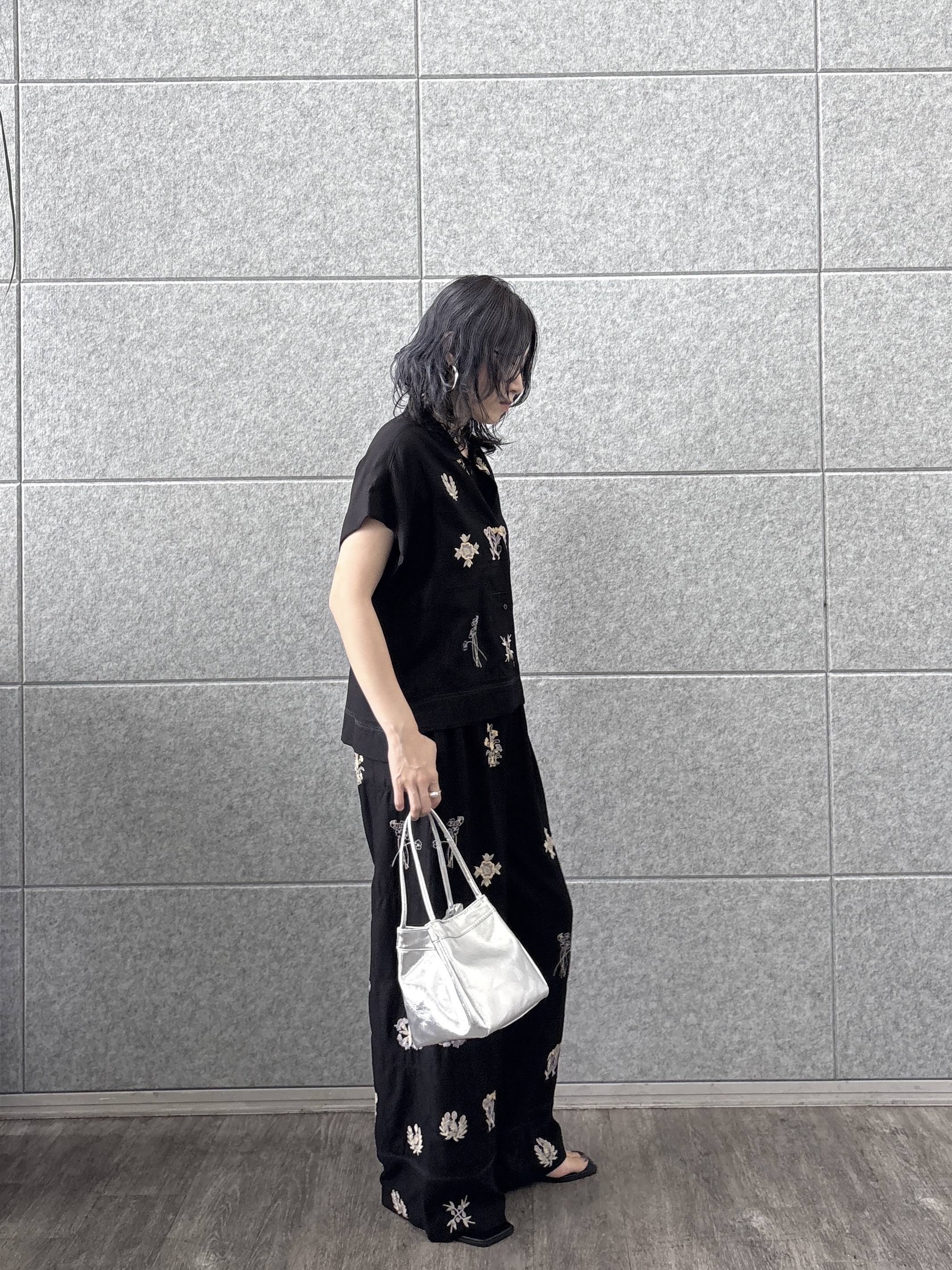 kotakiさんの「INDIVI｜アート刺繍半袖シャツ【セットアップ可能】」を使ったコーディネート