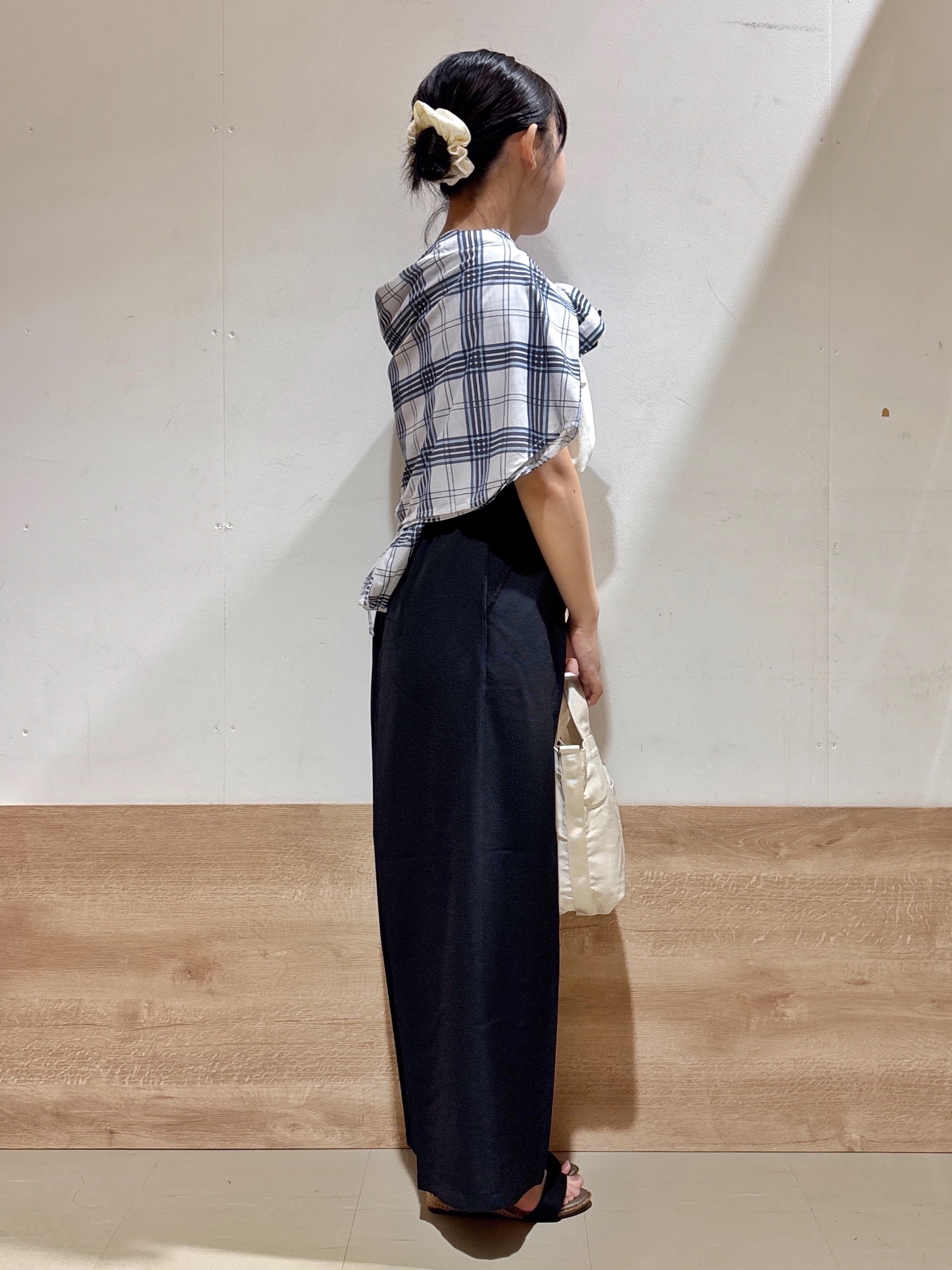 るねさんの「SHOO･LA･RUE｜【洗濯機可/体型カバー】程よい透け感の ゆるシア―シャツパーカ」を使ったコーディネート