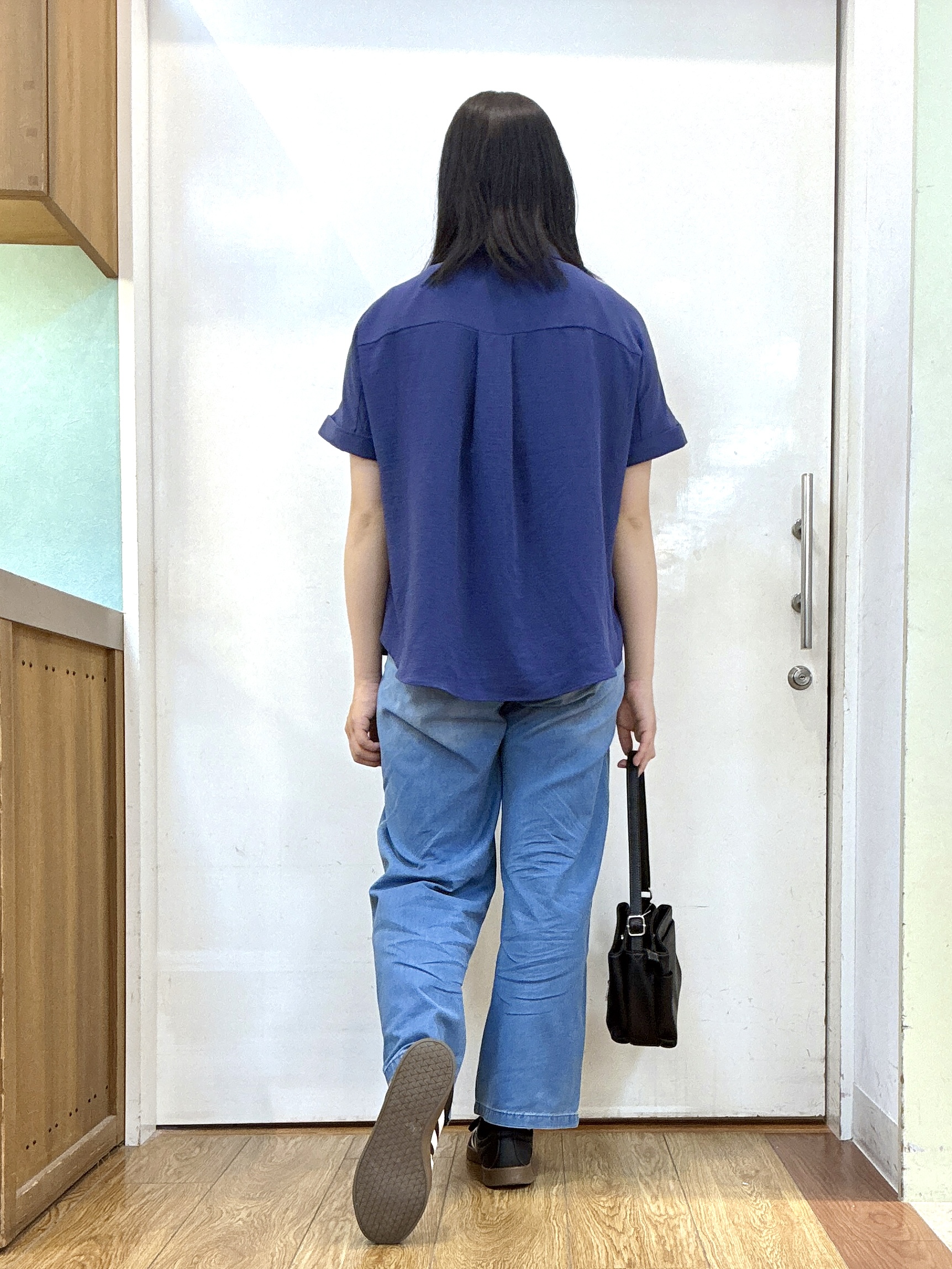 Karinさんの「SHOO･LA･RUE｜【ひんやり/洗濯後しわになりにくい/S-LL】着るだけでこなれ見え 二の腕も隠せるデザイン半袖シャツ」を使ったコーディネート