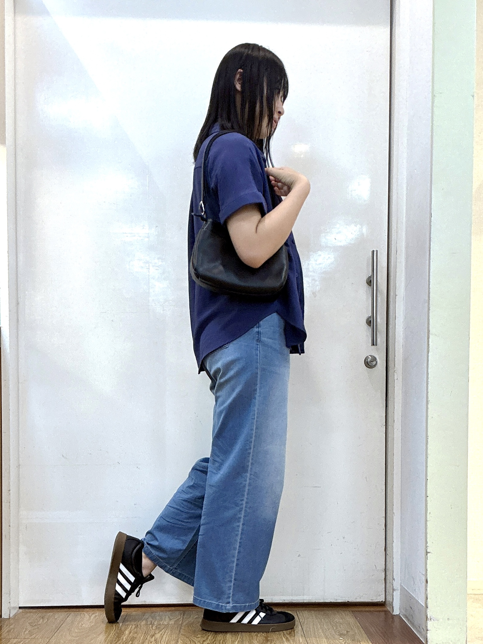 Karinさんの「SHOO･LA･RUE｜【ひんやり/洗濯後しわになりにくい/S-LL】着るだけでこなれ見え 二の腕も隠せるデザイン半袖シャツ」を使ったコーディネート