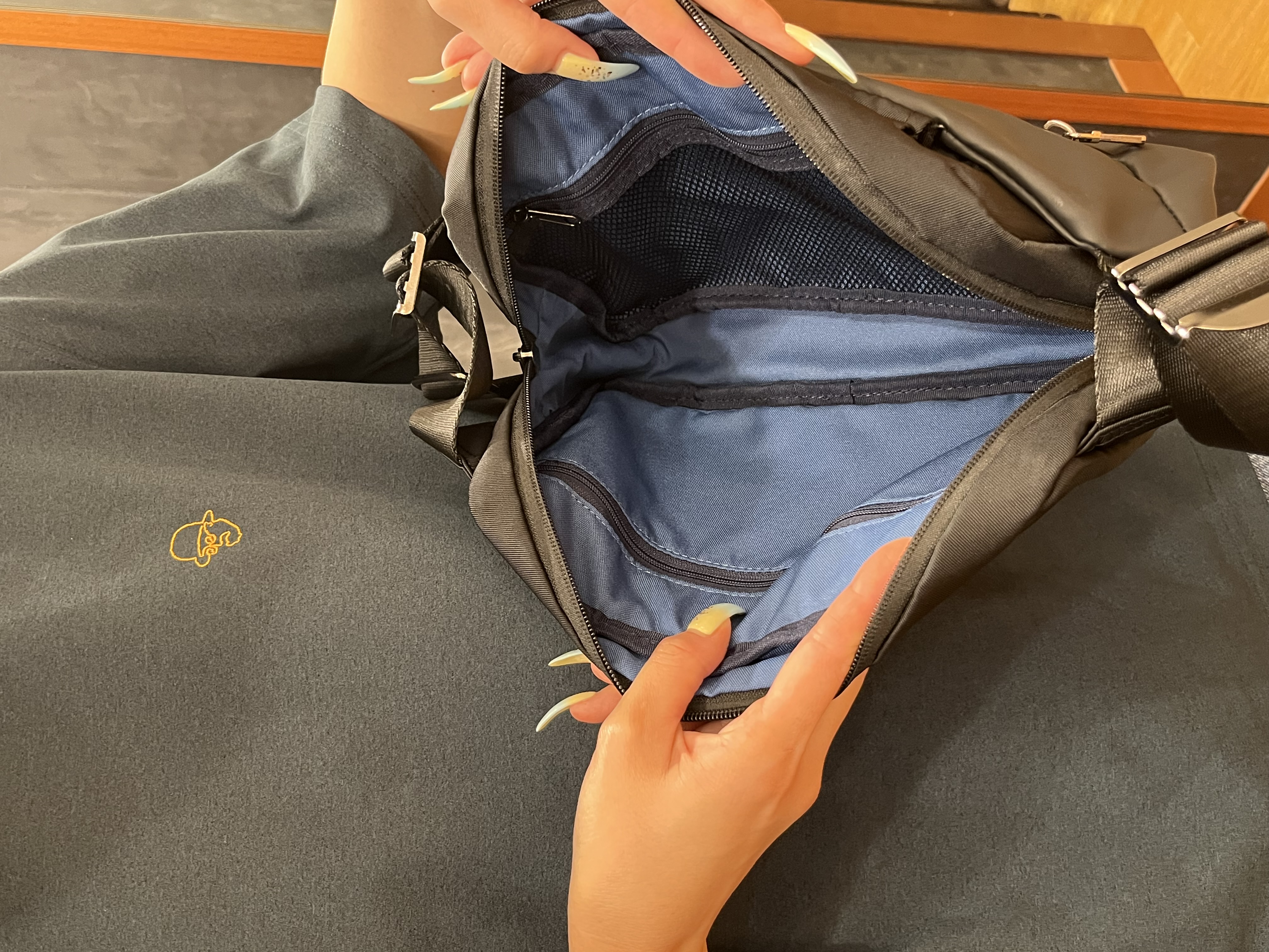 ちゃんみなさんの「TAKEO KIKUCHI｜【汗染み軽減/接触冷感】フェイクレイヤード ワンポイント刺繍Ｔシャツ」を使ったコーディネート