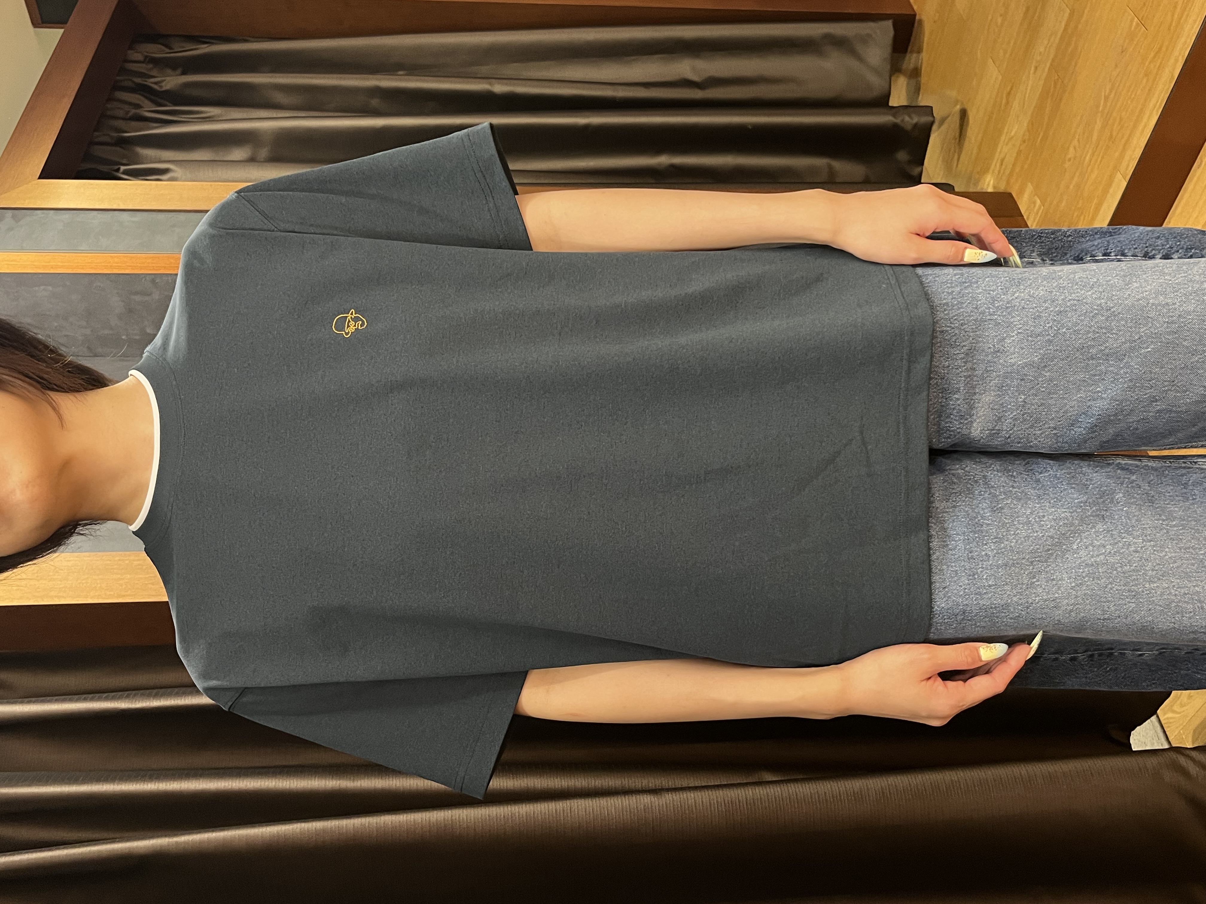 ちゃんみなさんの「TAKEO KIKUCHI｜【汗染み軽減/接触冷感】フェイクレイヤード ワンポイント刺繍Ｔシャツ」を使ったコーディネート