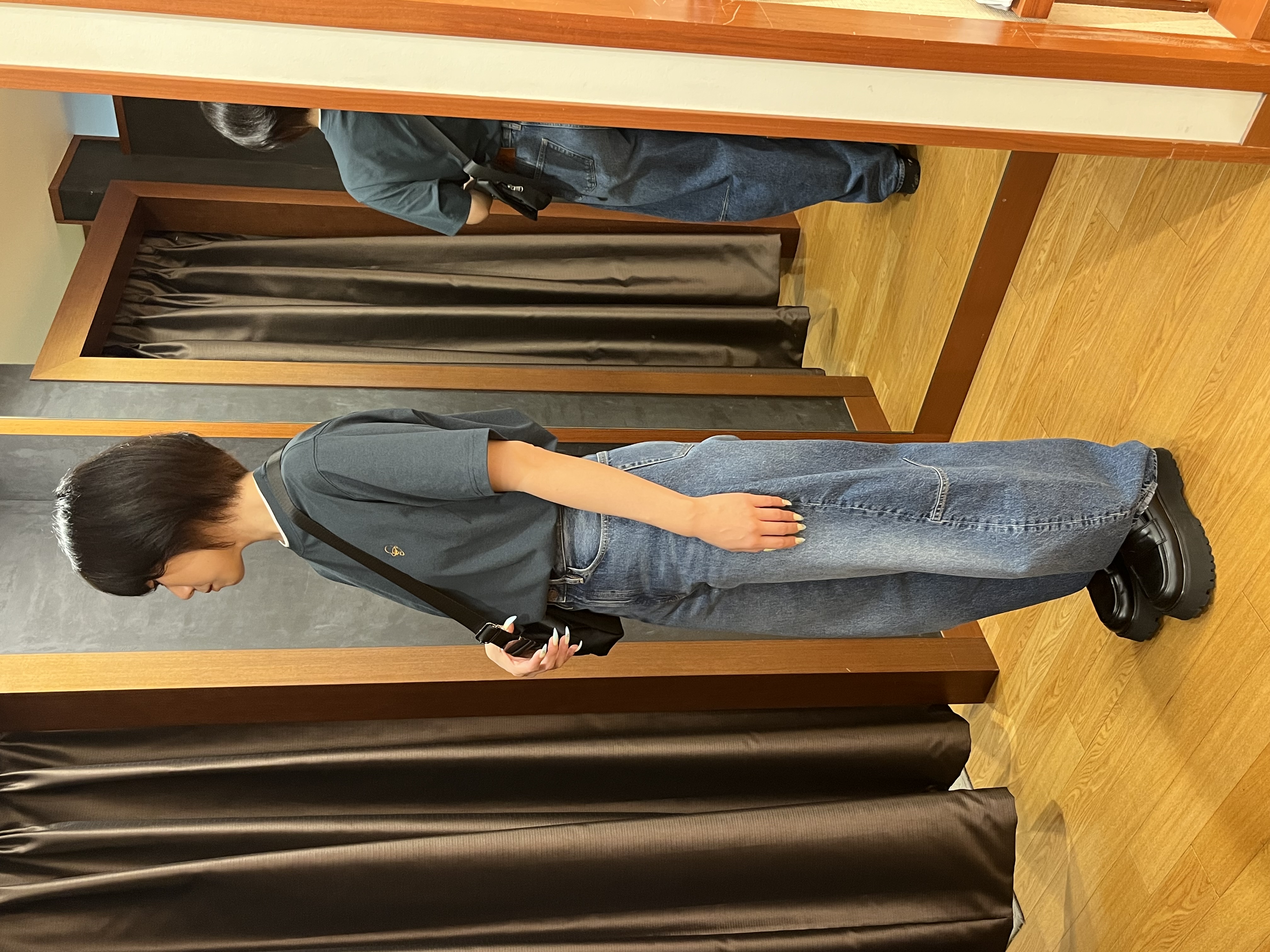 ちゃんみなさんの「TAKEO KIKUCHI｜【汗染み軽減/接触冷感】フェイクレイヤード ワンポイント刺繍Ｔシャツ」を使ったコーディネート