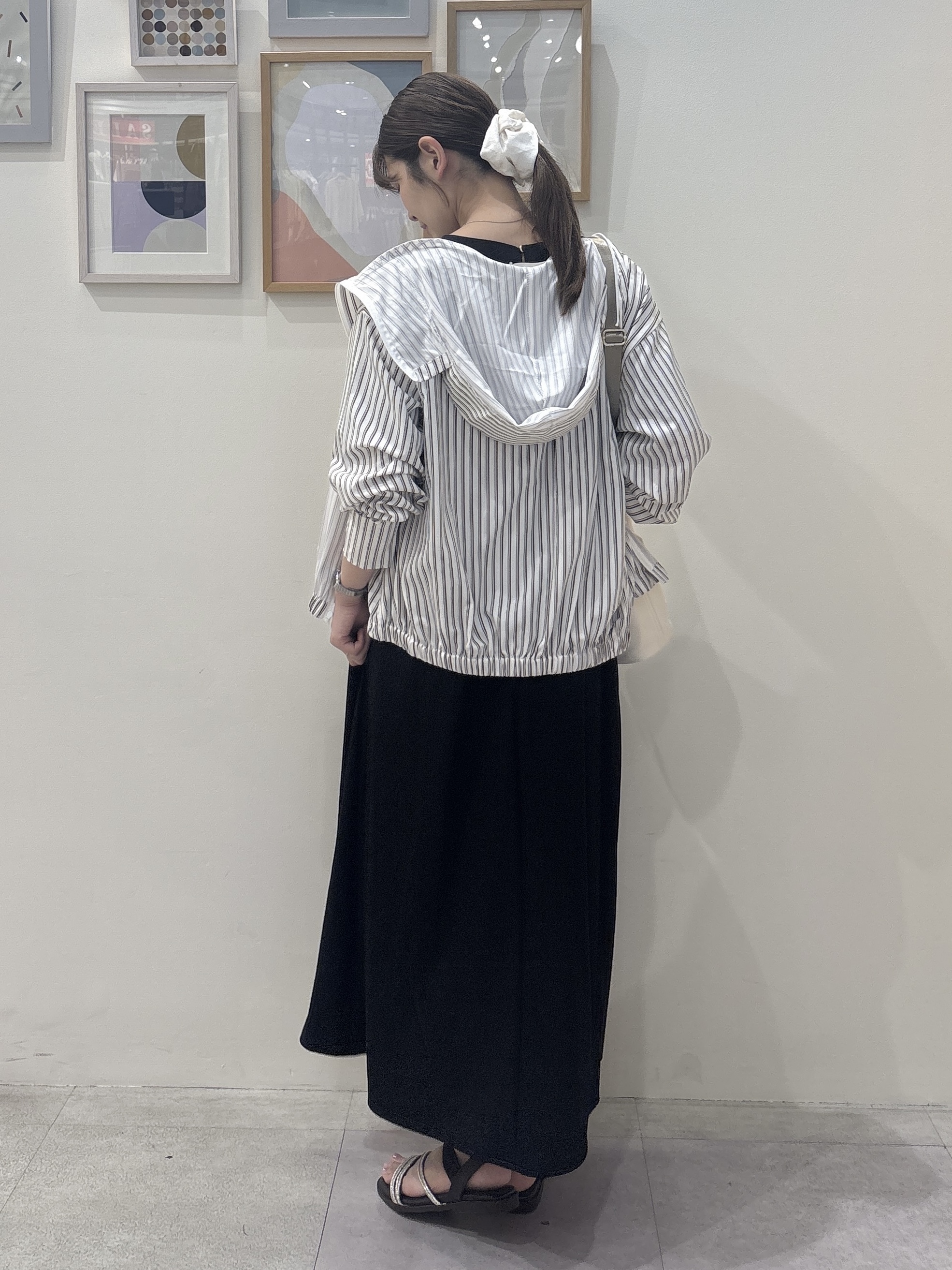 Rikaさんの「SHOO･LA･RUE｜【ひんやり/洗濯後しわになりにくい/S-LL】お顔も手の甲もしっかりカバー　日よけ・指穴付きUVパー」を使ったコーディネート