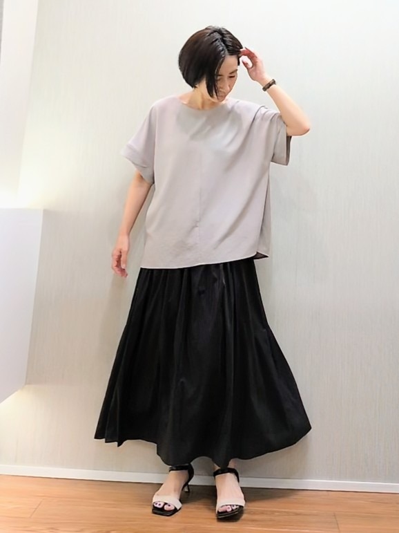 ミズタさんの「UNTITLED｜【セットアップ可/UVカット/前後2WAY】リラクシーフレンチスリーブブラウス」を使ったコーディネート