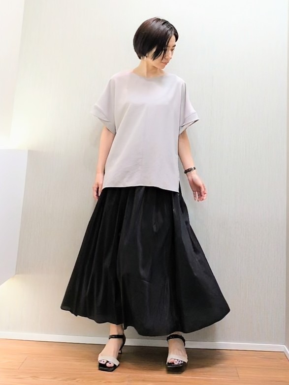 ミズタさんの「UNTITLED｜【セットアップ可/UVカット/前後2WAY】リラクシーフレンチスリーブブラウス」を使ったコーディネート