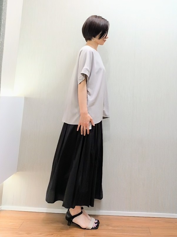ミズタさんの「UNTITLED｜【セットアップ可/UVカット/前後2WAY】リラクシーフレンチスリーブブラウス」を使ったコーディネート