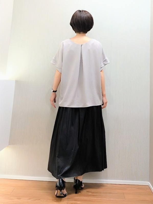 ミズタさんの「UNTITLED｜【セットアップ可/UVカット/前後2WAY】リラクシーフレンチスリーブブラウス」を使ったコーディネート