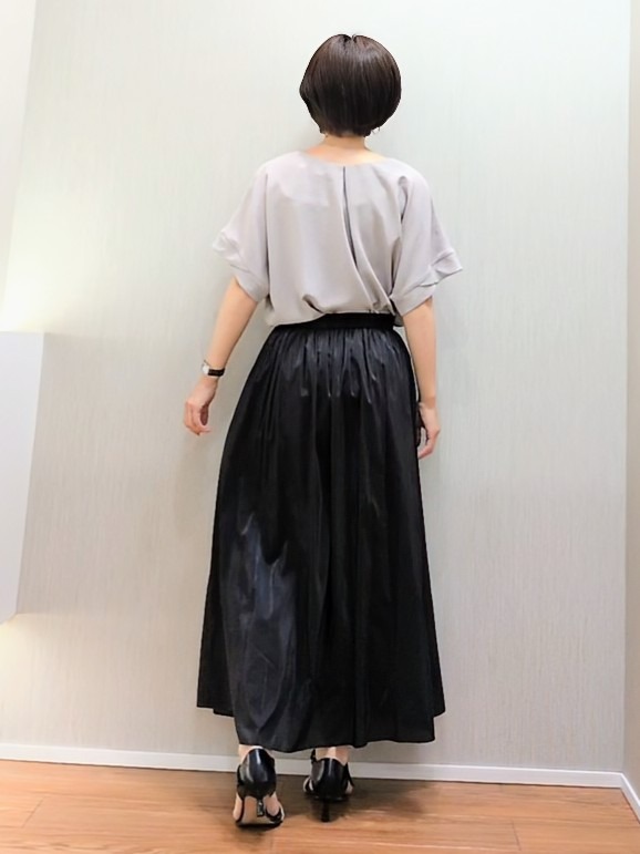 ミズタさんの「UNTITLED｜【セットアップ可/UVカット/前後2WAY】リラクシーフレンチスリーブブラウス」を使ったコーディネート
