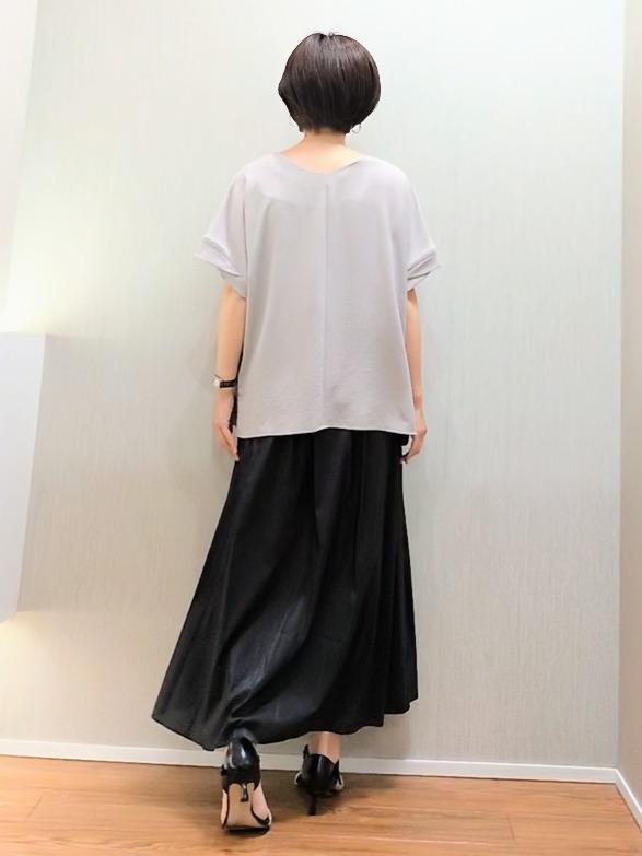 ミズタさんの「UNTITLED｜【セットアップ可/UVカット/前後2WAY】リラクシーフレンチスリーブブラウス」を使ったコーディネート