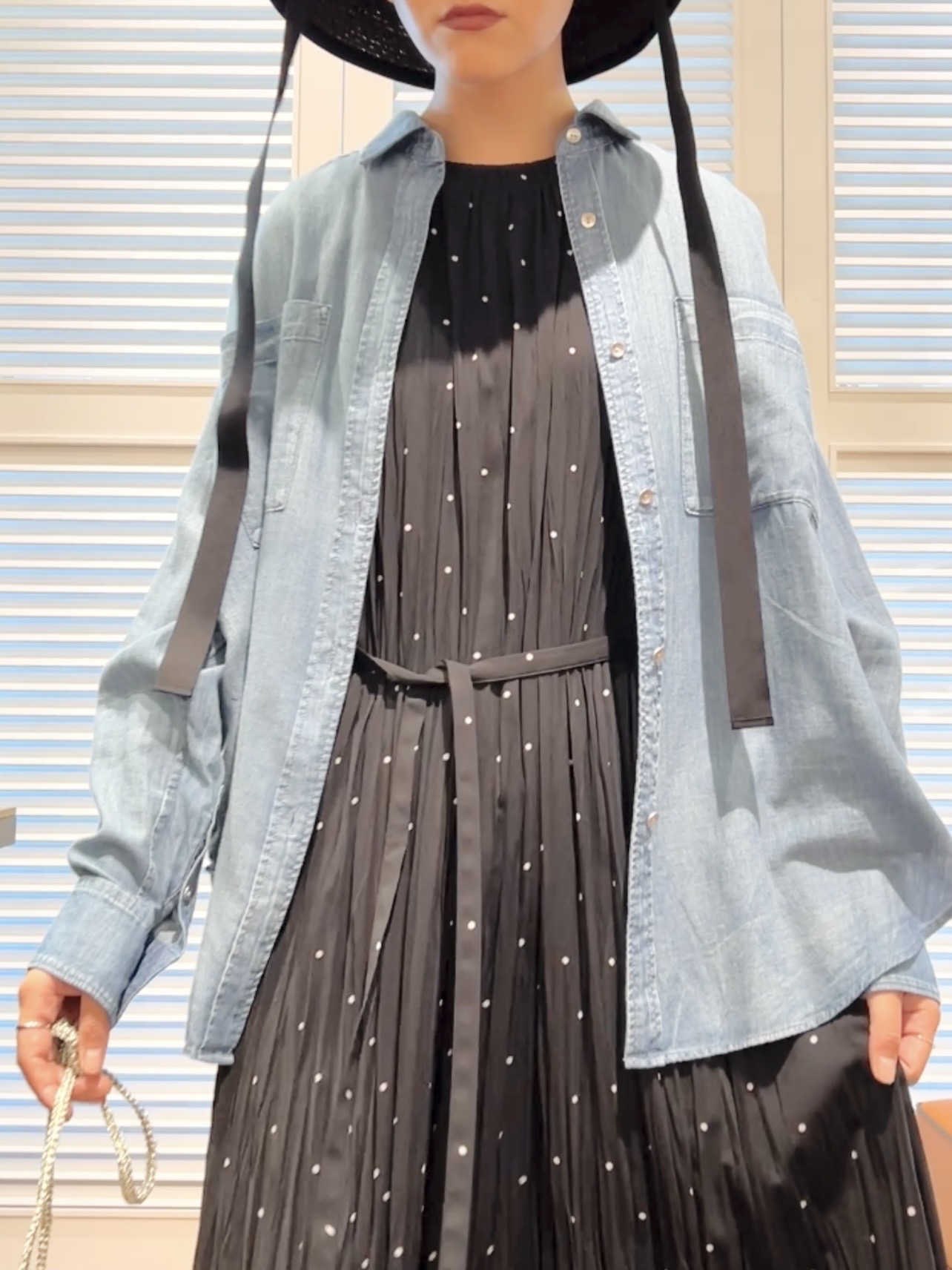 OCHIAIさんの「DRESSTERIOR｜【涼しく着映え】シアーデニムシャツ」を使ったコーディネート