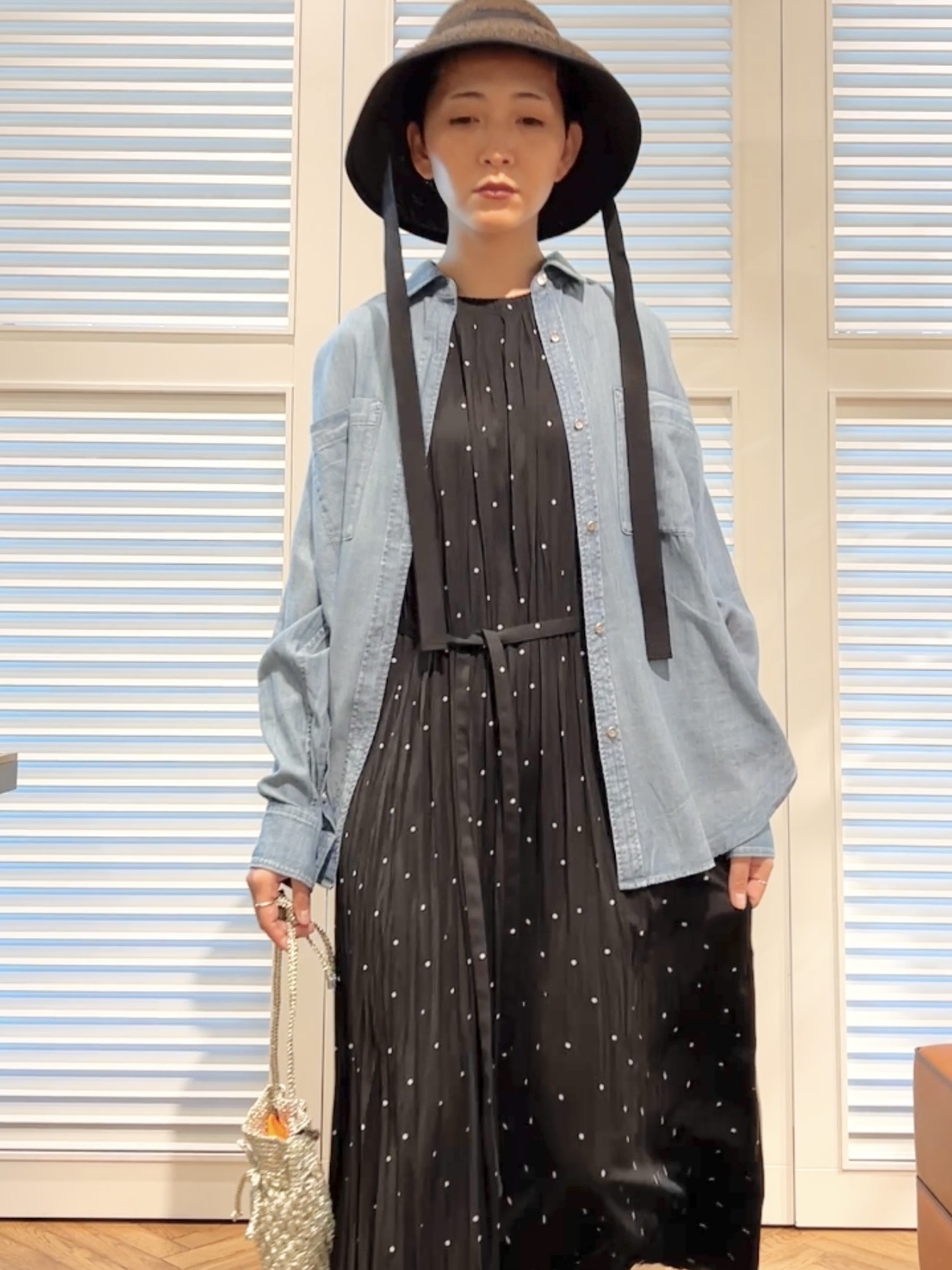 OCHIAIさんの「DRESSTERIOR｜【涼しく着映え】シアーデニムシャツ」を使ったコーディネート