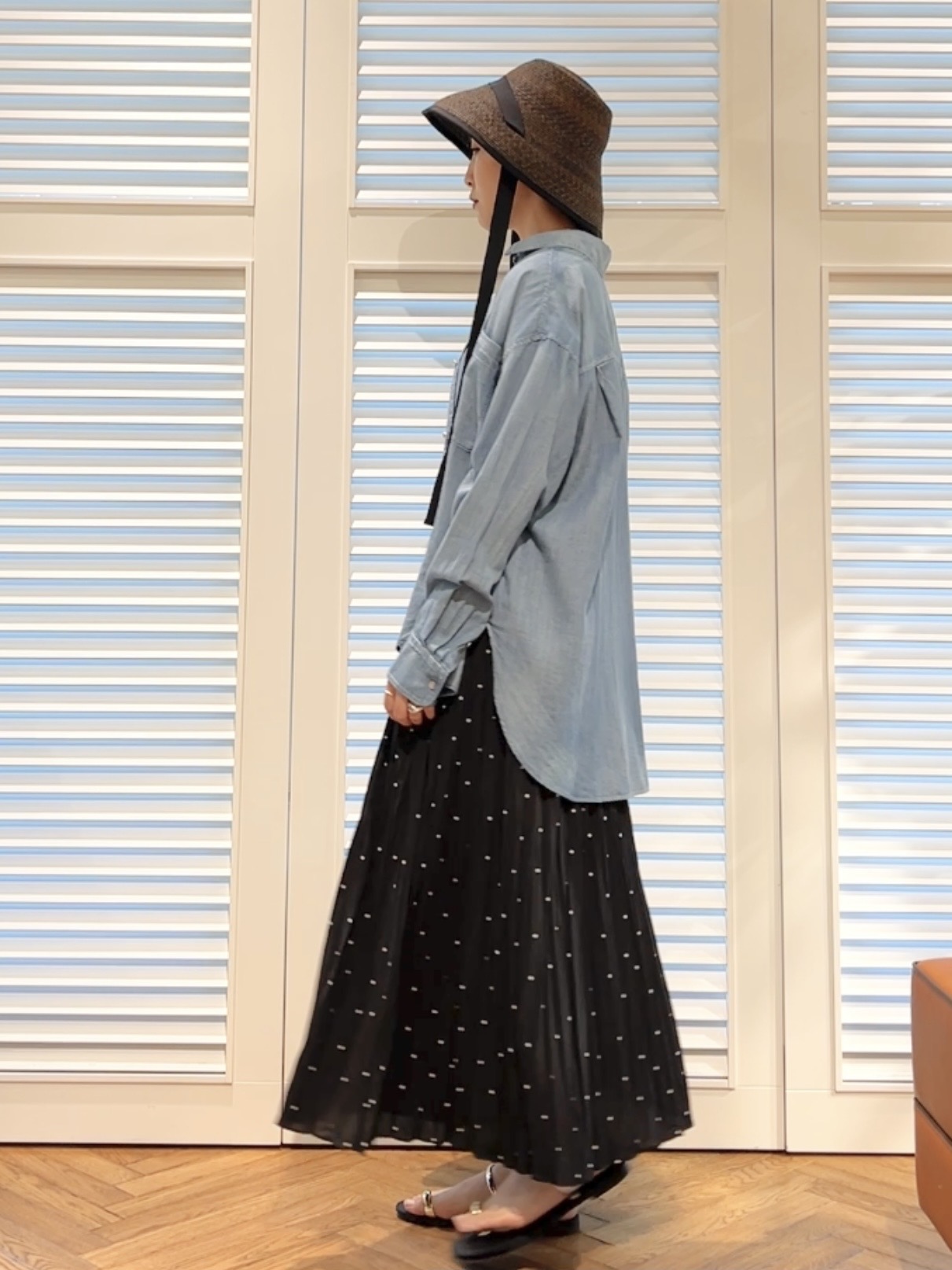 OCHIAIさんの「DRESSTERIOR｜【涼しく着映え】シアーデニムシャツ」を使ったコーディネート