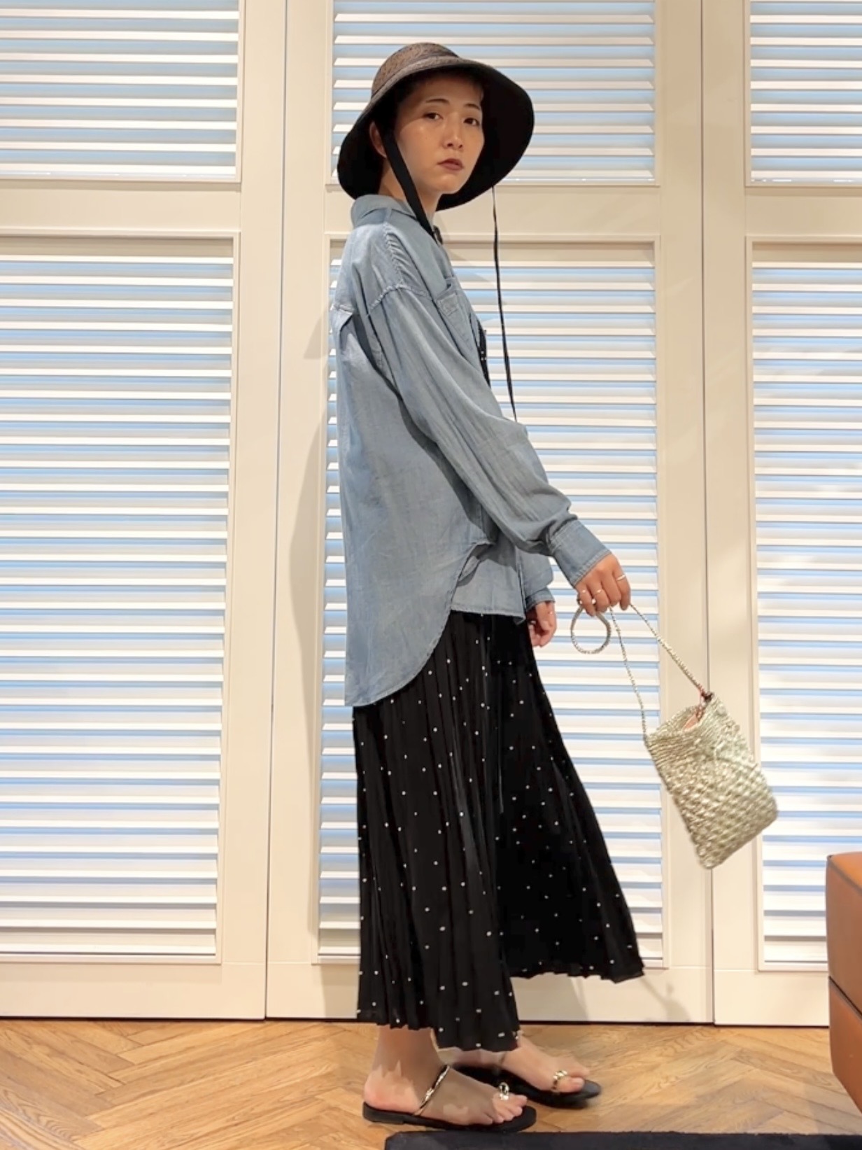 OCHIAIさんの「DRESSTERIOR｜【涼しく着映え】シアーデニムシャツ」を使ったコーディネート
