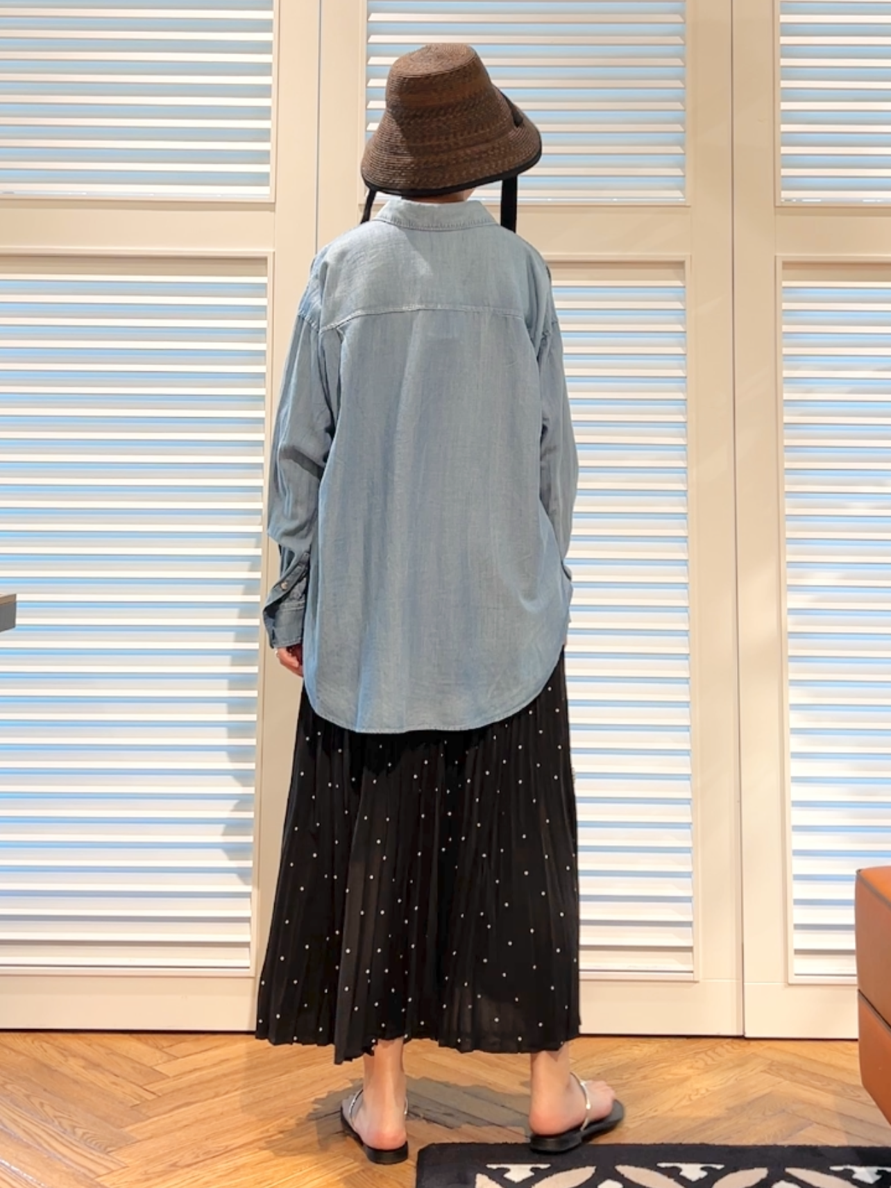 OCHIAIさんの「DRESSTERIOR｜【涼しく着映え】シアーデニムシャツ」を使ったコーディネート