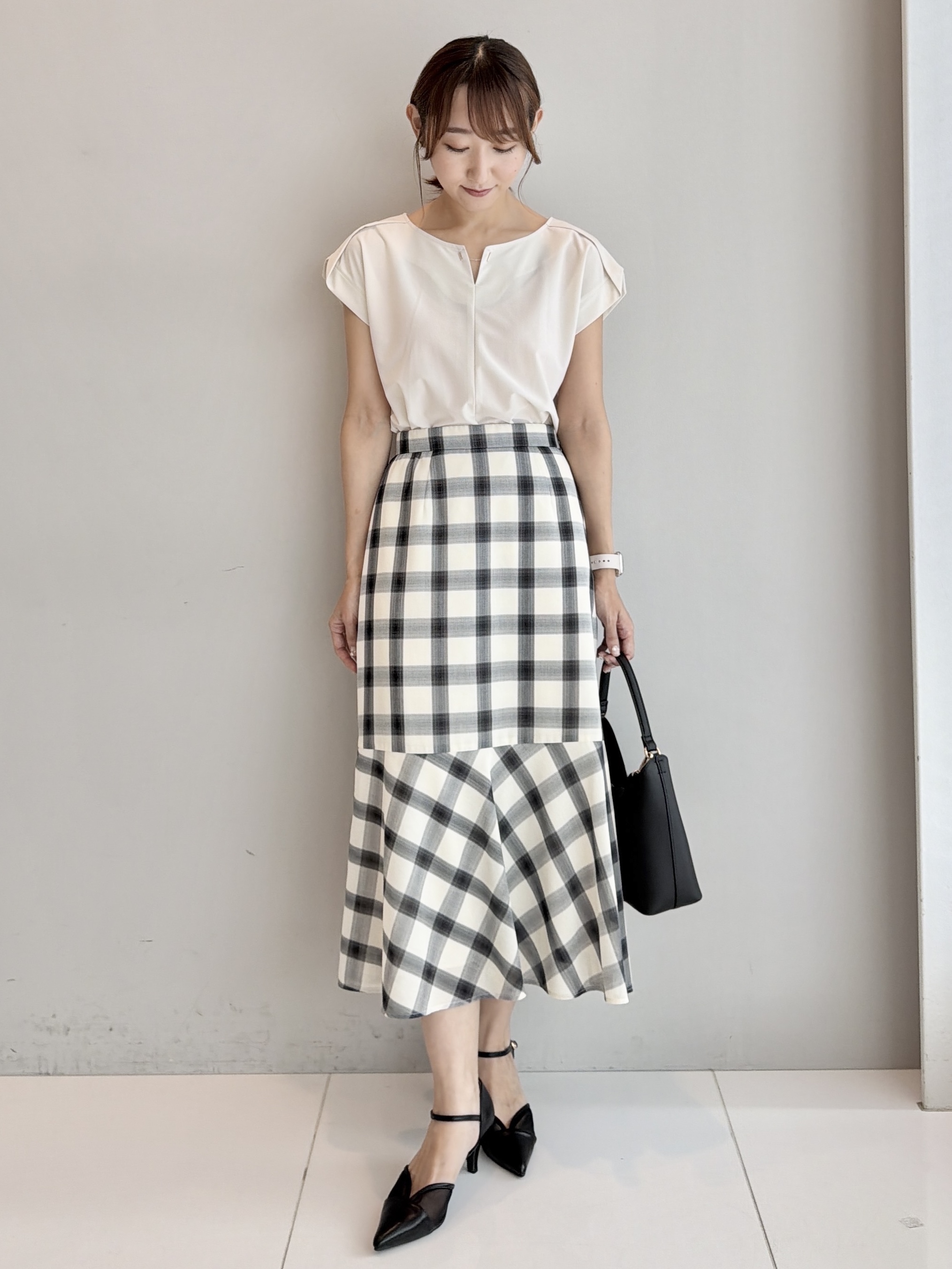 みぃさんの「index｜【接触冷感】ひんやりキーネックフレンチトップス《洗濯機OK》」を使ったコーディネート