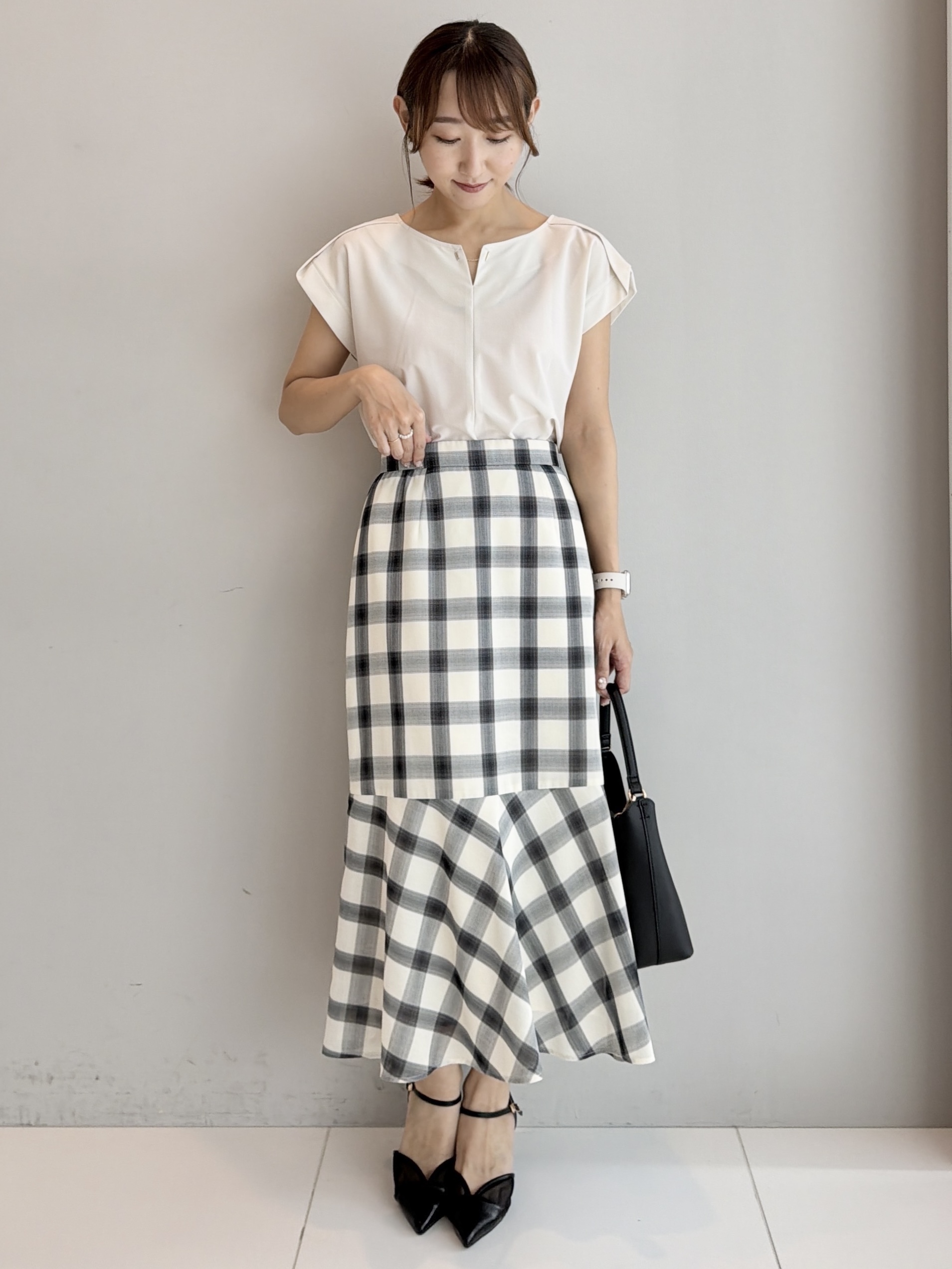 みぃさんの「index｜【接触冷感】ひんやりキーネックフレンチトップス《洗濯機OK》」を使ったコーディネート