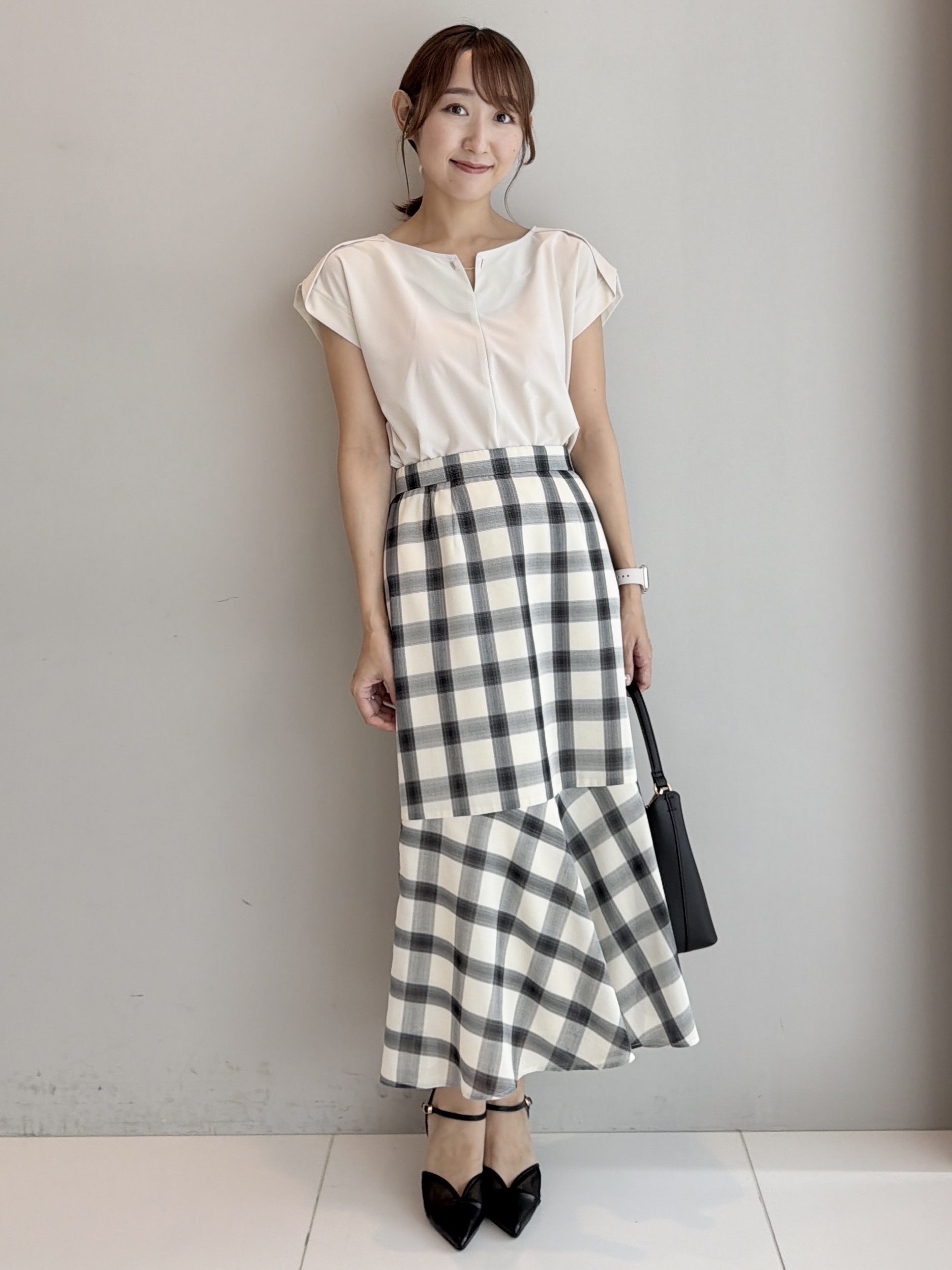 みぃさんの「index｜【接触冷感】ひんやりキーネックフレンチトップス《洗濯機OK》」を使ったコーディネート