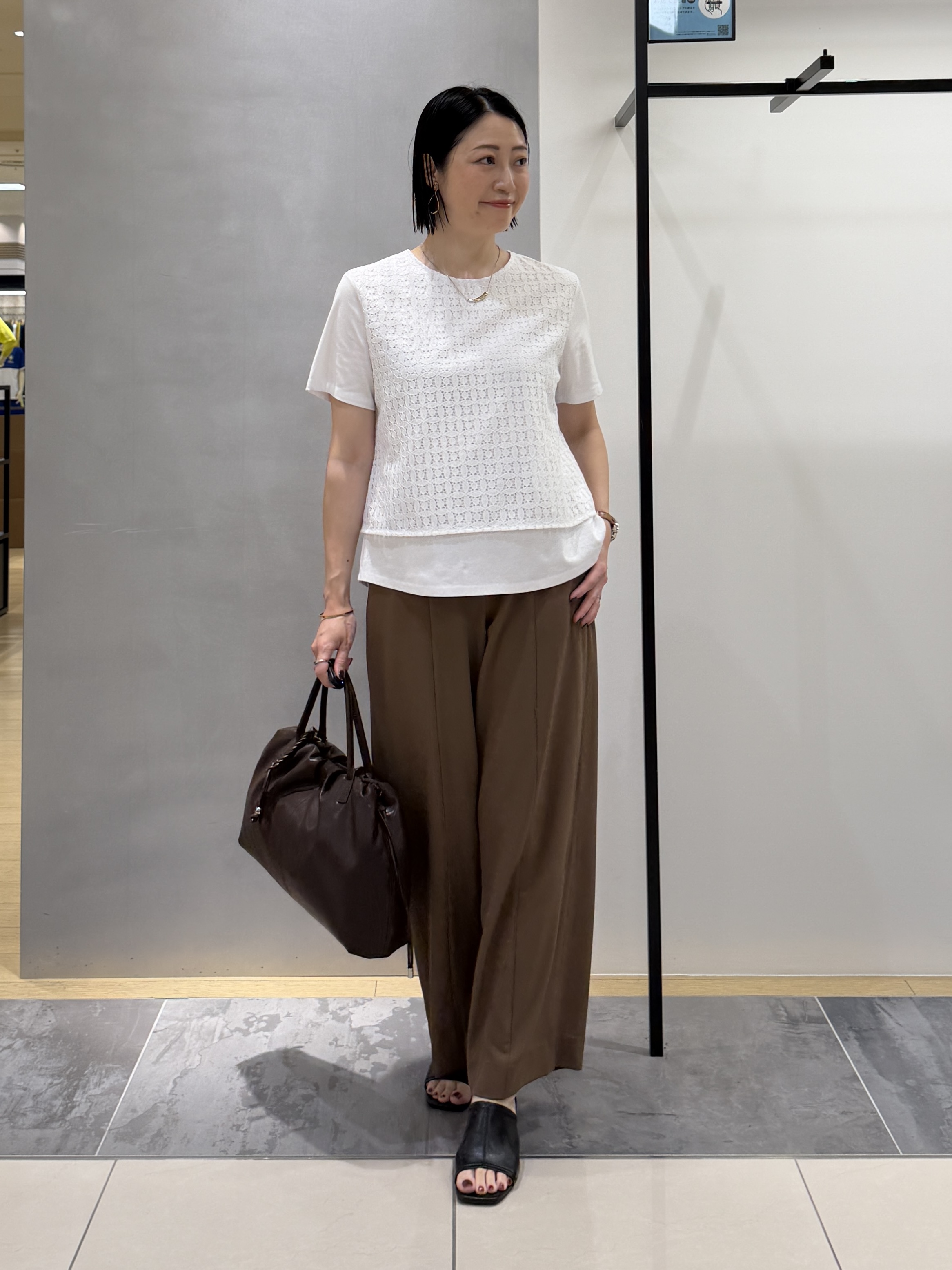 shihoさんの「INDIVI｜【洗える】レイヤード風レースコンビTシャツ」を使ったコーディネート