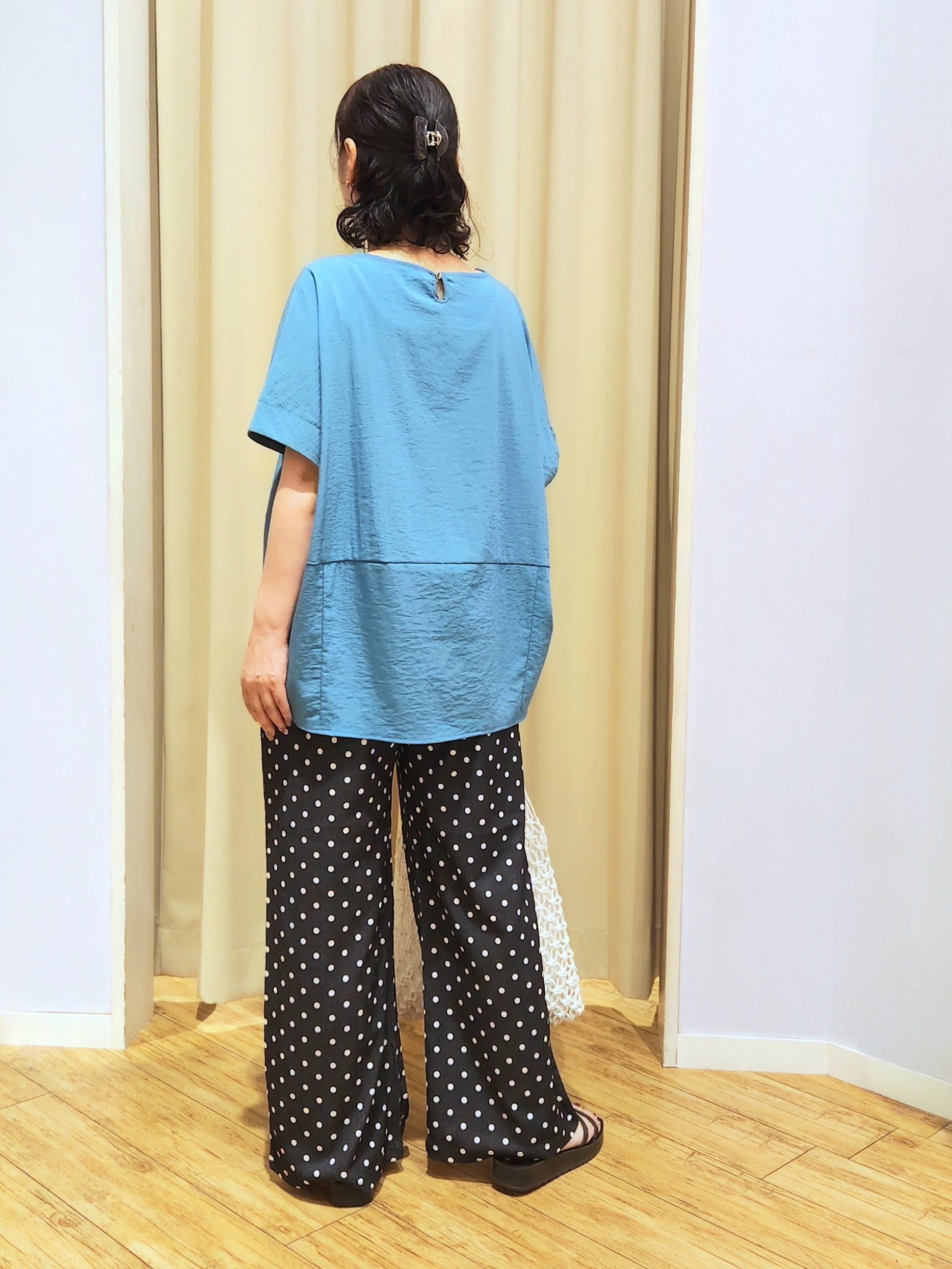 くまさんの「SHOO･LA･RUE｜【洗濯機可/セットアップ可】軽凛(かろりん) シンプル上品 ひんやり切替コクーントップス」を使ったコーディネート