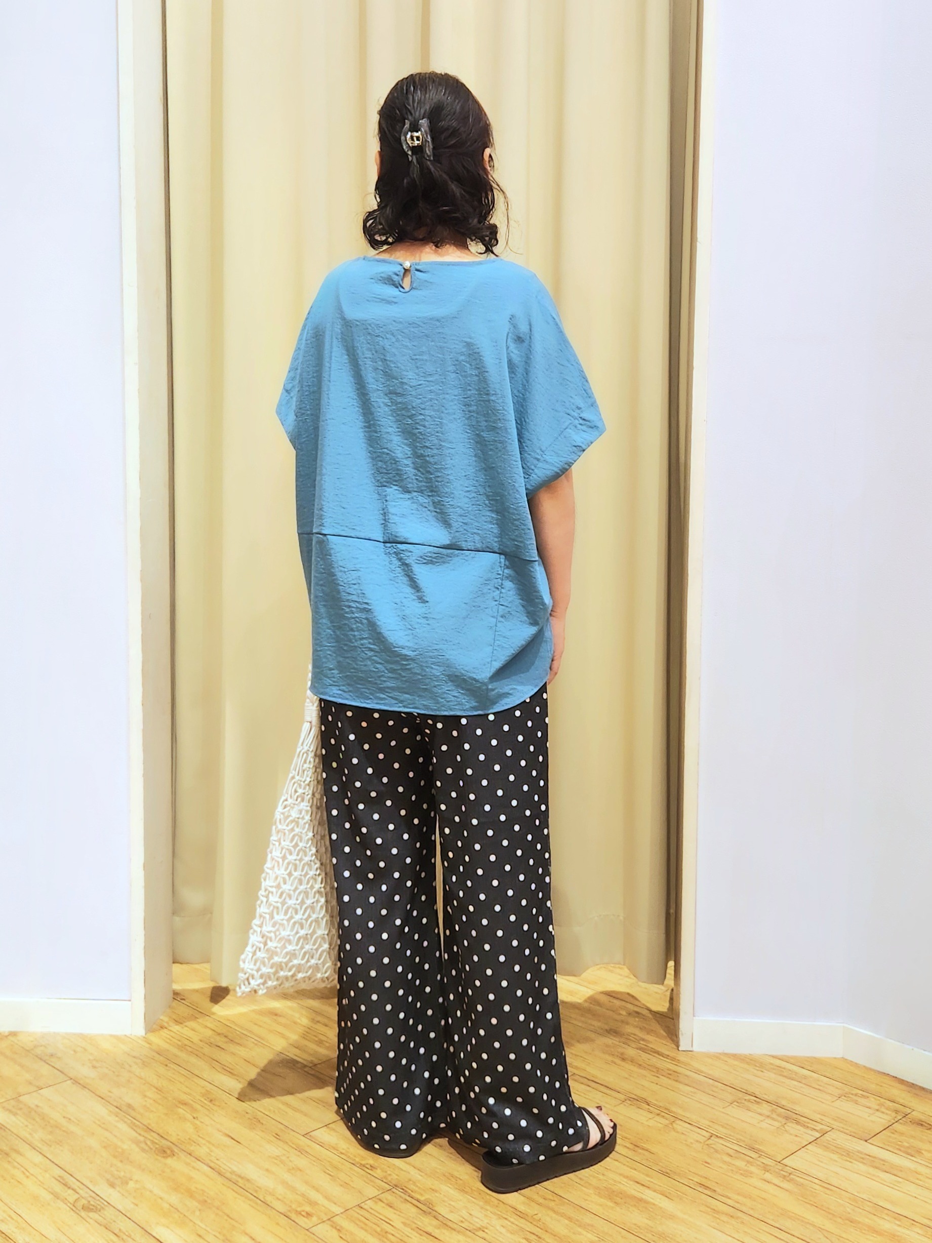 くまさんの「SHOO･LA･RUE｜【洗濯機可/セットアップ可】軽凛(かろりん) シンプル上品 ひんやり切替コクーントップス」を使ったコーディネート