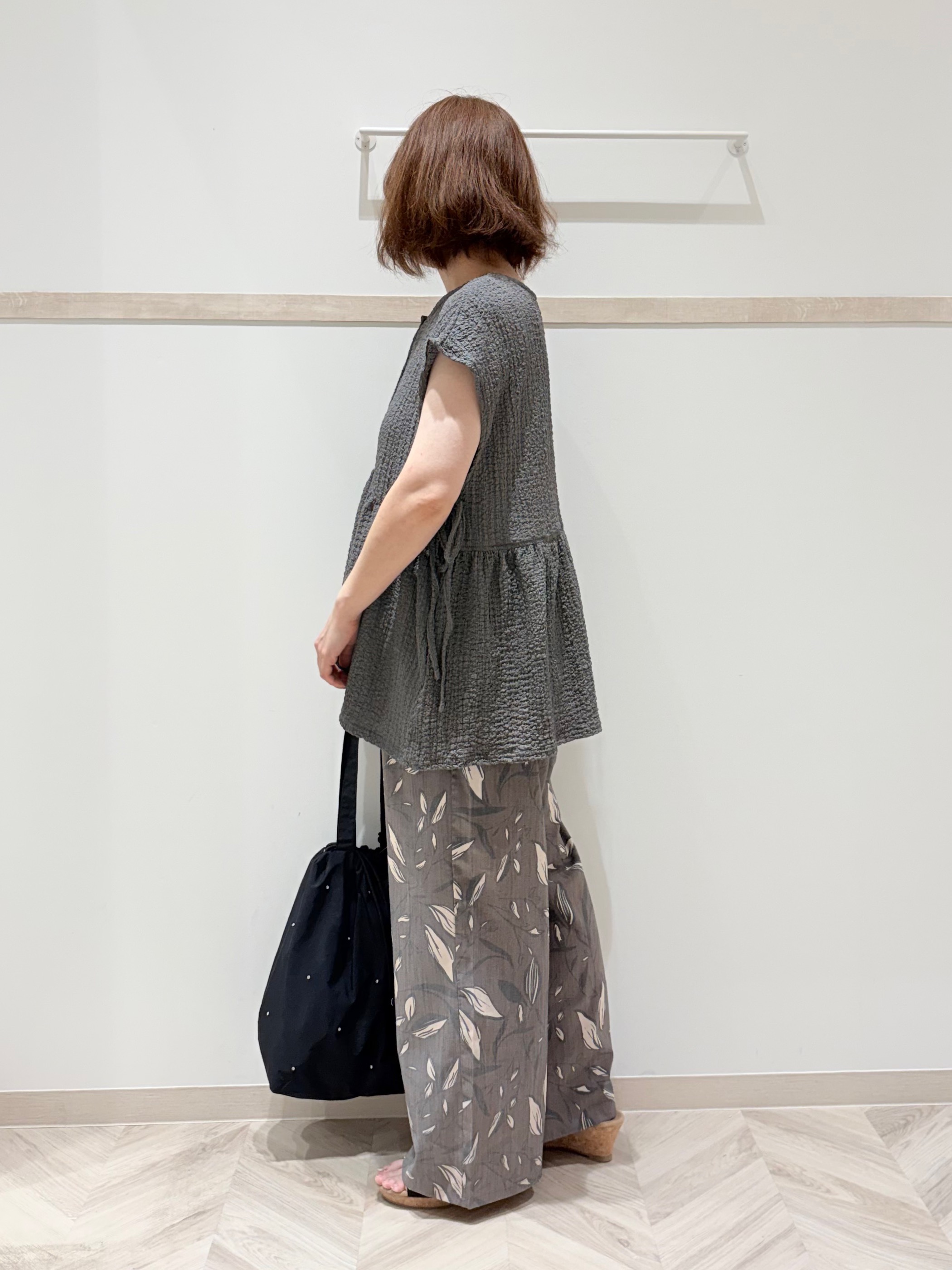 c_h_i_k_aさんの「SHOO･LA･RUE｜【S-LL/洗濯機可】サイドリボン付き ポコポコペプラムトップス」を使ったコーディネート