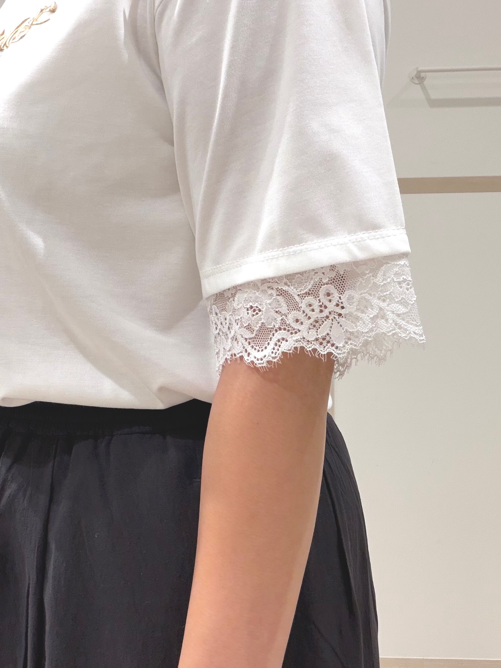 まちゃんなちゃんさんの「SHOO･LA･RUE｜【ひんやり/UV/S-LL】柄アソート お袖レースTシャツ」を使ったコーディネート