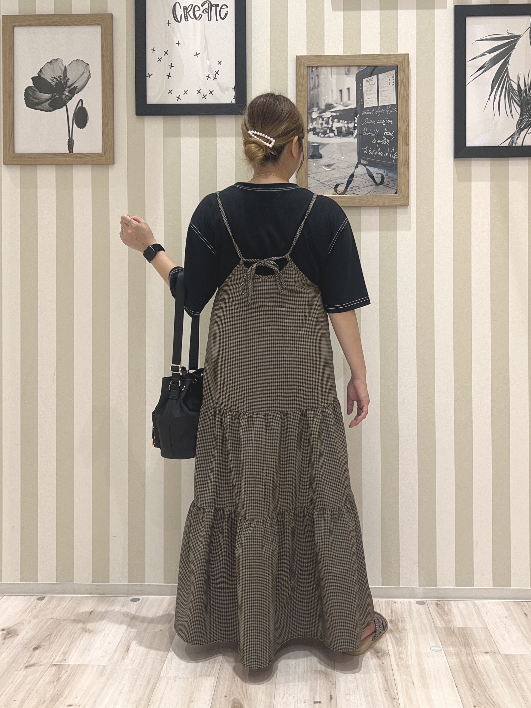 mさんの「SHOO･LA･RUE｜【S-LL/洗濯機可】ほんのり甘いチェック柄 ティアードキャミワンピース」を使ったコーディネート